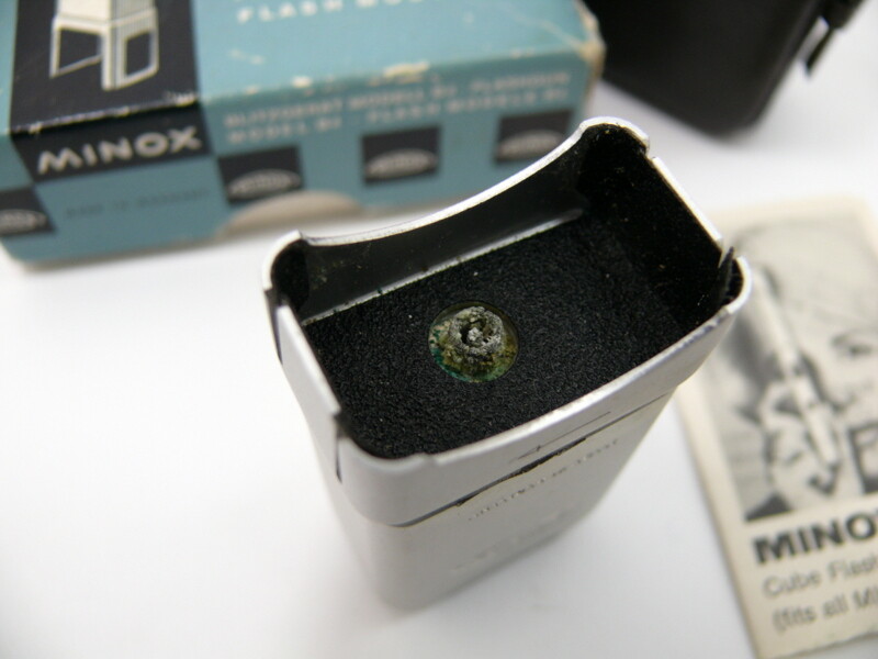 Minox Model B4 flashgun with box. Needs repair.