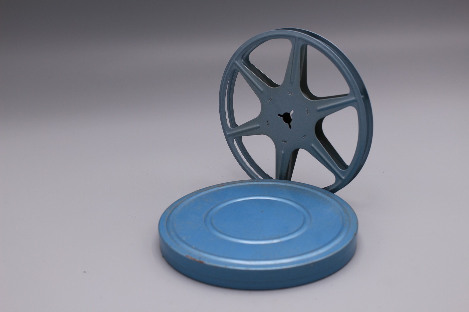 vintage 8mm 200ft reel and case