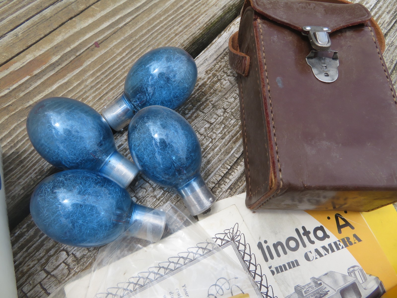 VINTAGE WALZ CAMERA, 17 BLUE GE FLASH BULBS, ARGUS L3 EXPOSURE METER ~ MISC LOT