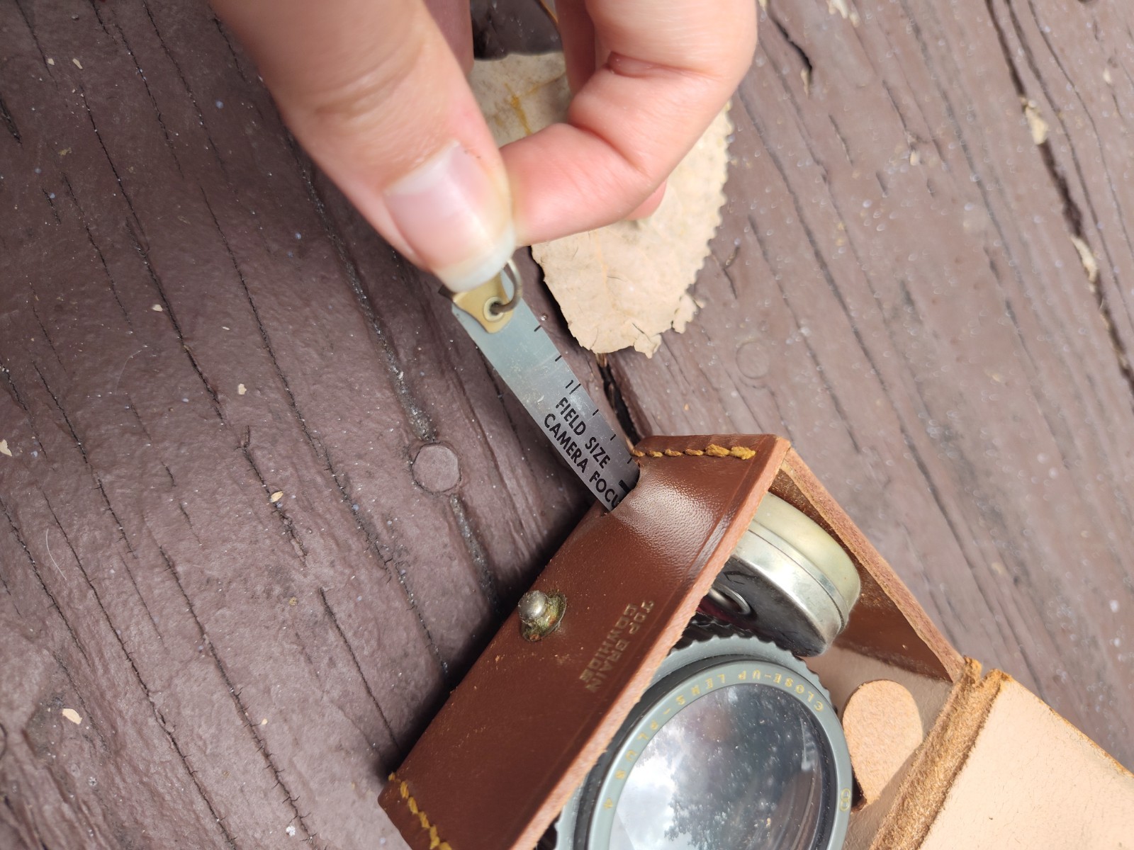 Vtg Polaroid Close Up Lens Plus 1 Kit with Leather Case & Measure Tape Camera