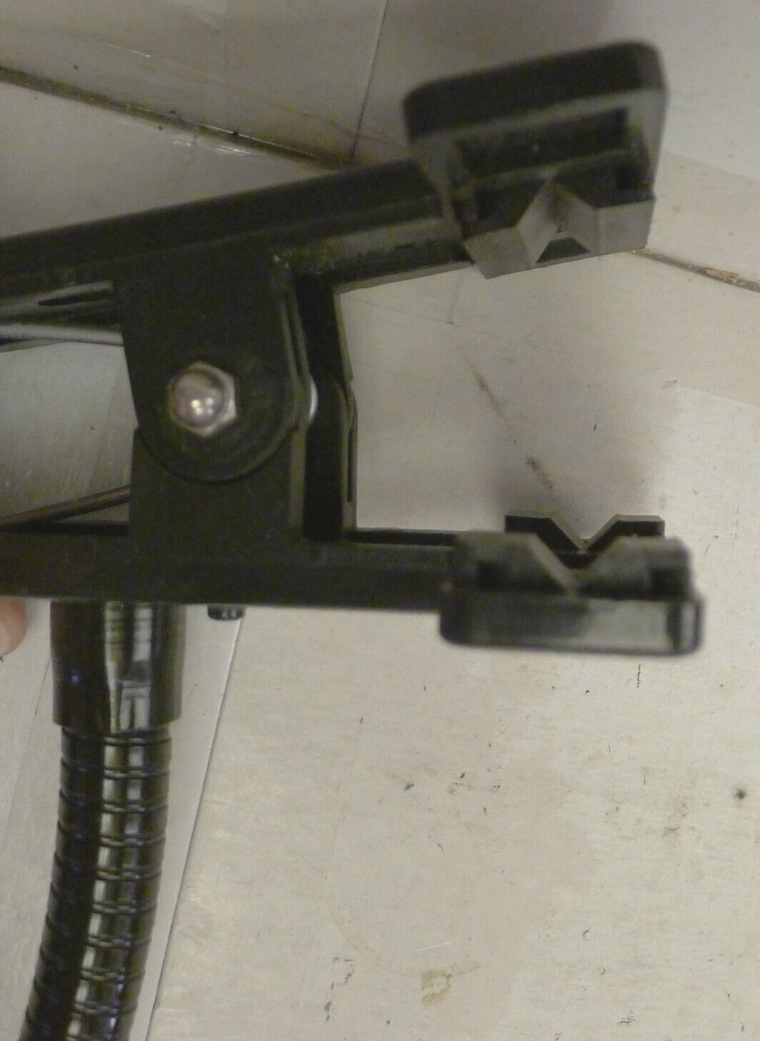 Cofit Adjustable Clamp Style Tripod 9 1/2″ with Flex Neck – Used