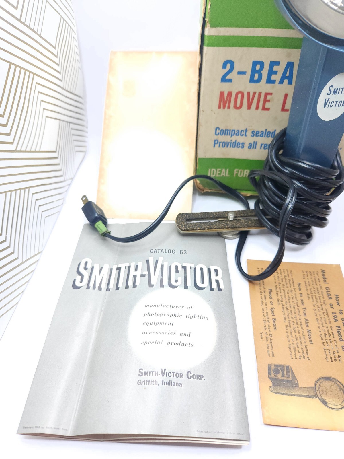 Vintage Spotlight Photography 650 Watt Hand Held Spotlight AMC L9A 120 Volt
