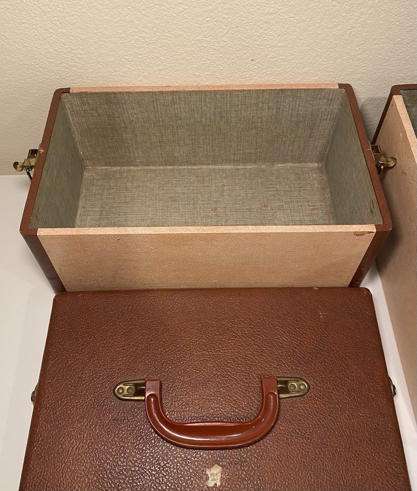 Vintage Barnett & Jaffe Baja Slide Carrying Case Red 2 Level Stackable Case