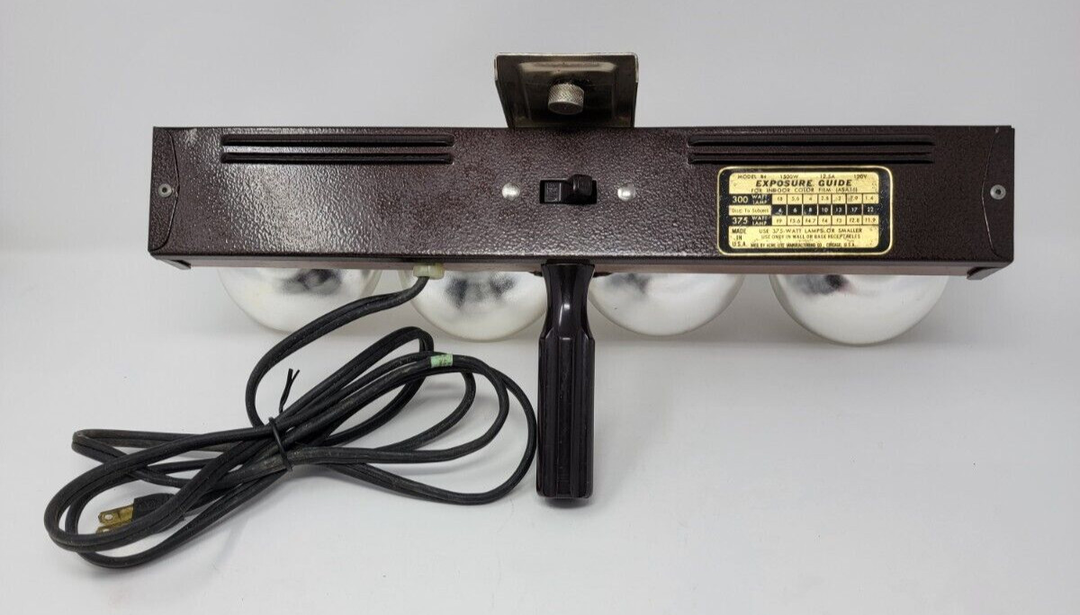 VTG “Acme Lite Mov-E-Lite” Model R4 Movie Lighting 4-Bulb 15″ Bar ~ Metal Case