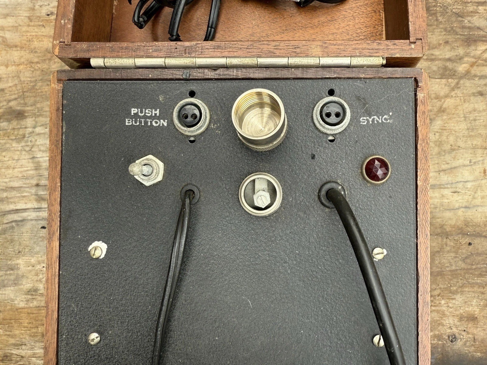 Vintage Monarch Electronics Synchro-Multi-Flash Model CP-1. Needs Bulb