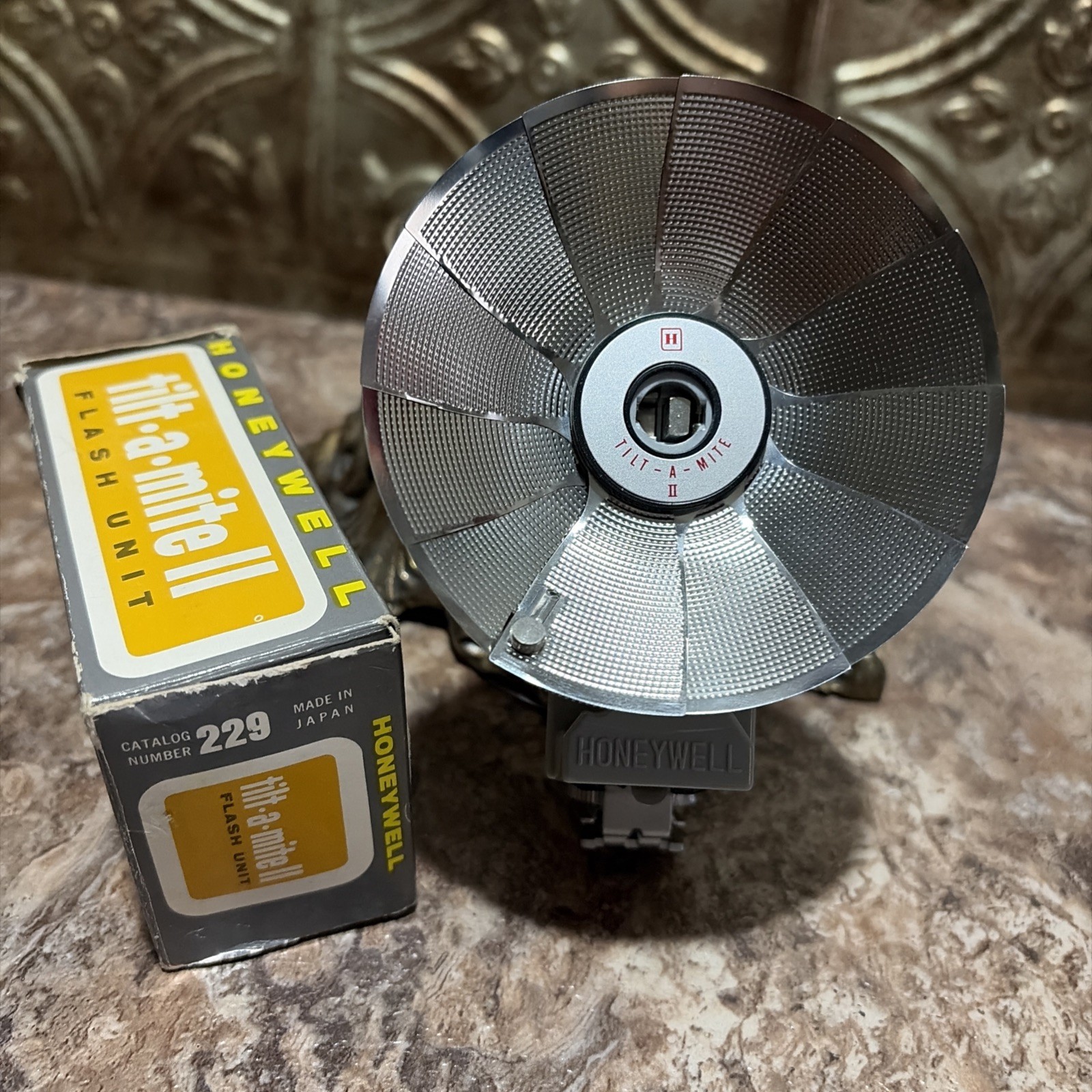 Vintage Honeywell 229 Tilt-A-Mite II Camera Flash Unit Made in Japan With Box