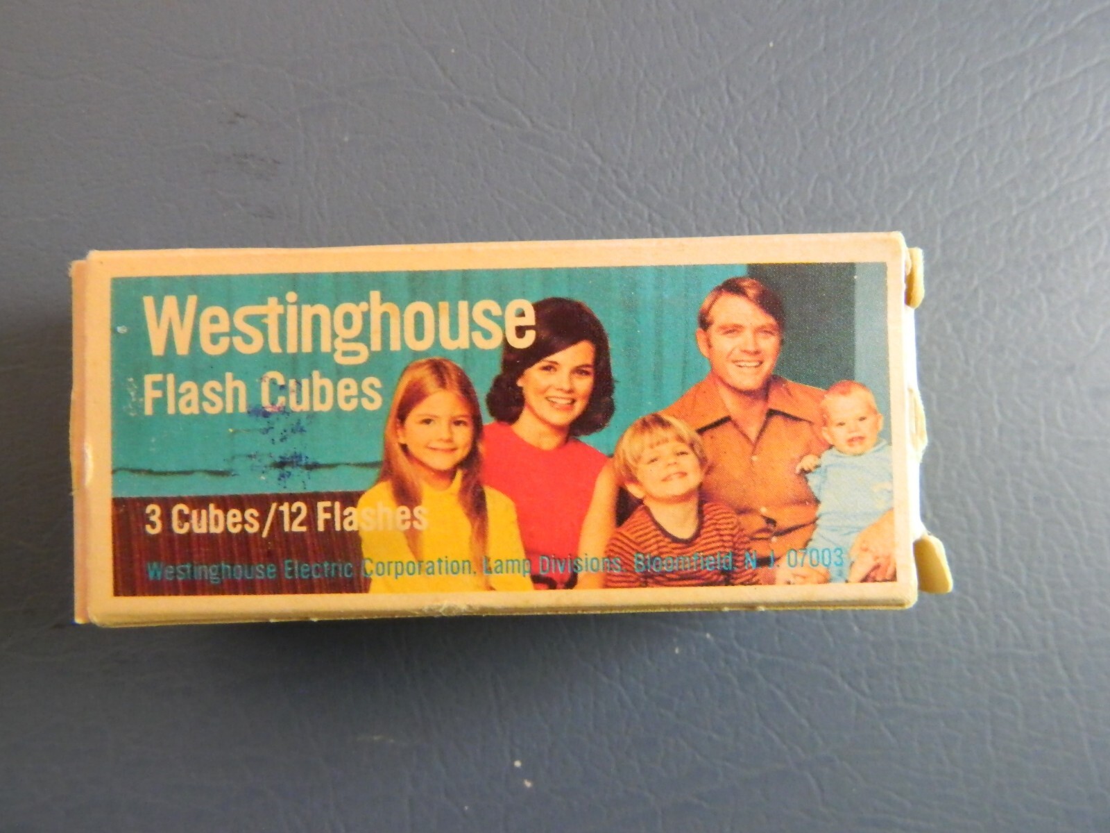 Old vintage GE Flash Bulbs 5B for Camera 1970’s Sylvania Cubes Westinghouse