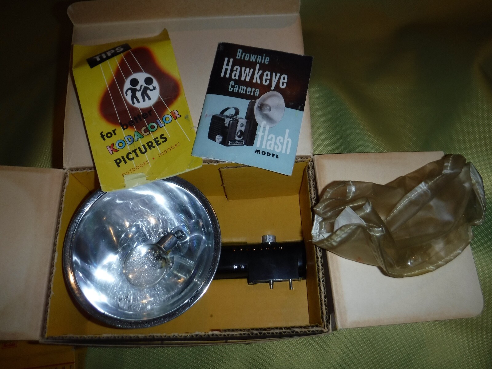 VINTAGE KODAK LOT ; LENS, FLASHOLDER , LENS ADAPTER , KODACHROME 2 VINTAGE BOXS