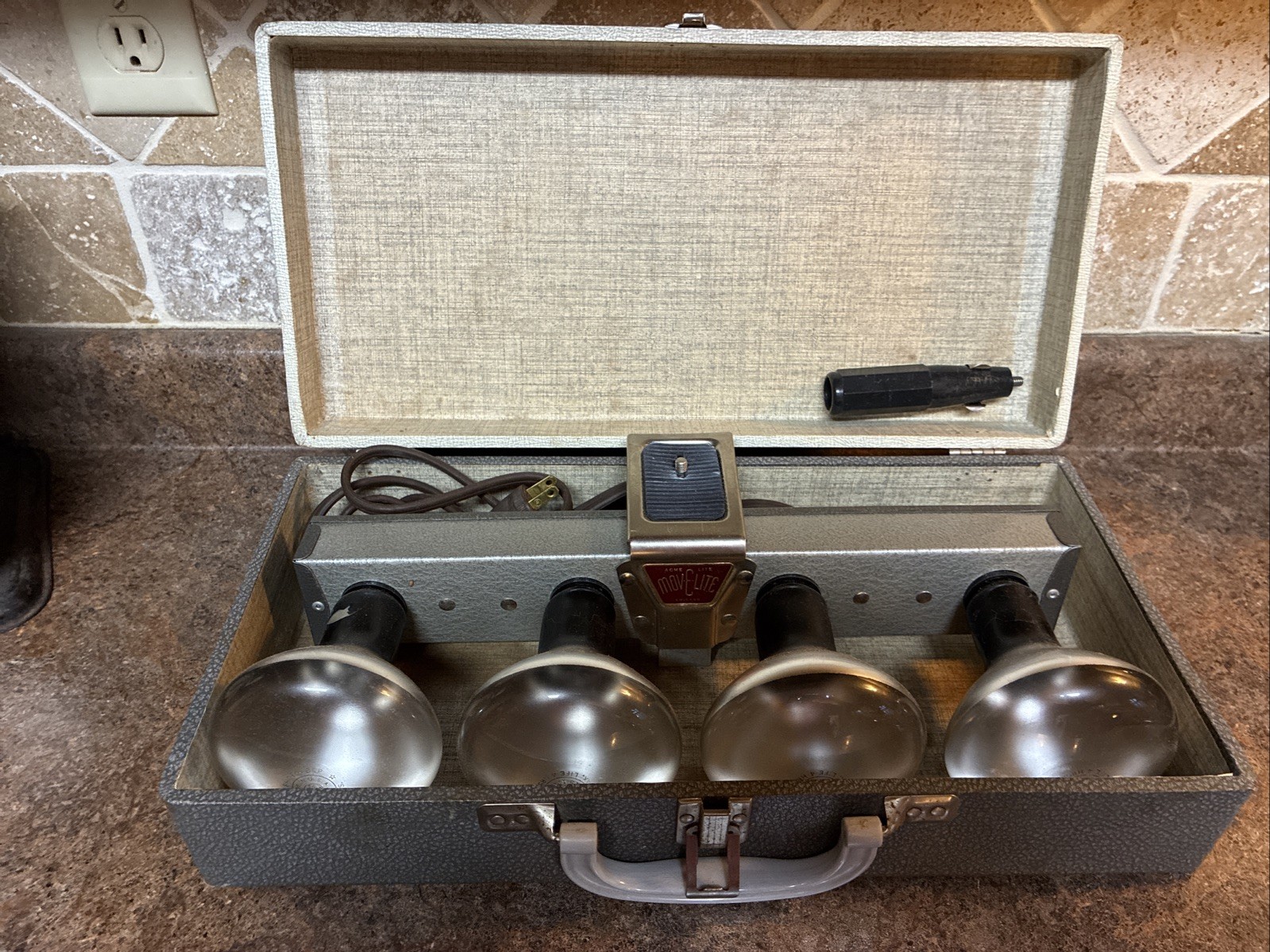 Acme Lite Mov-E-Lite Chicago w/Case Works Perfectly Extremely Bright Model R4
