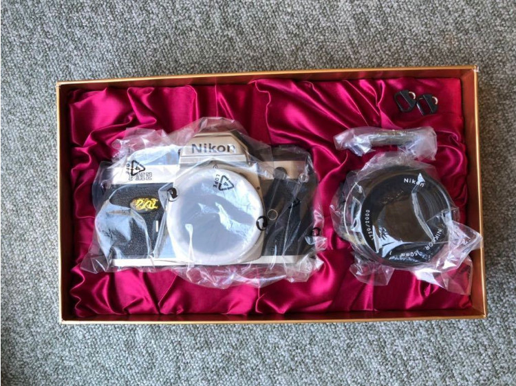 Nikon FM2 Kit Millennium 2000 Units Limited Edition Japan good condition RARE