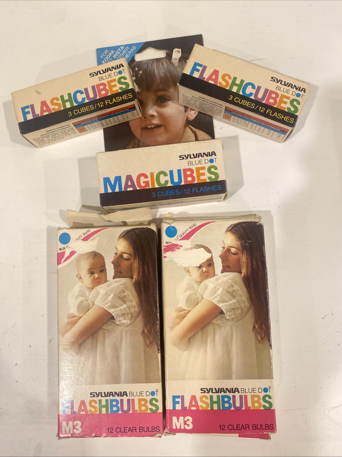 Sylvania Blue Dot Flash Lot – MAGICCUBES, FLASHCUBES, FLASHBULBS