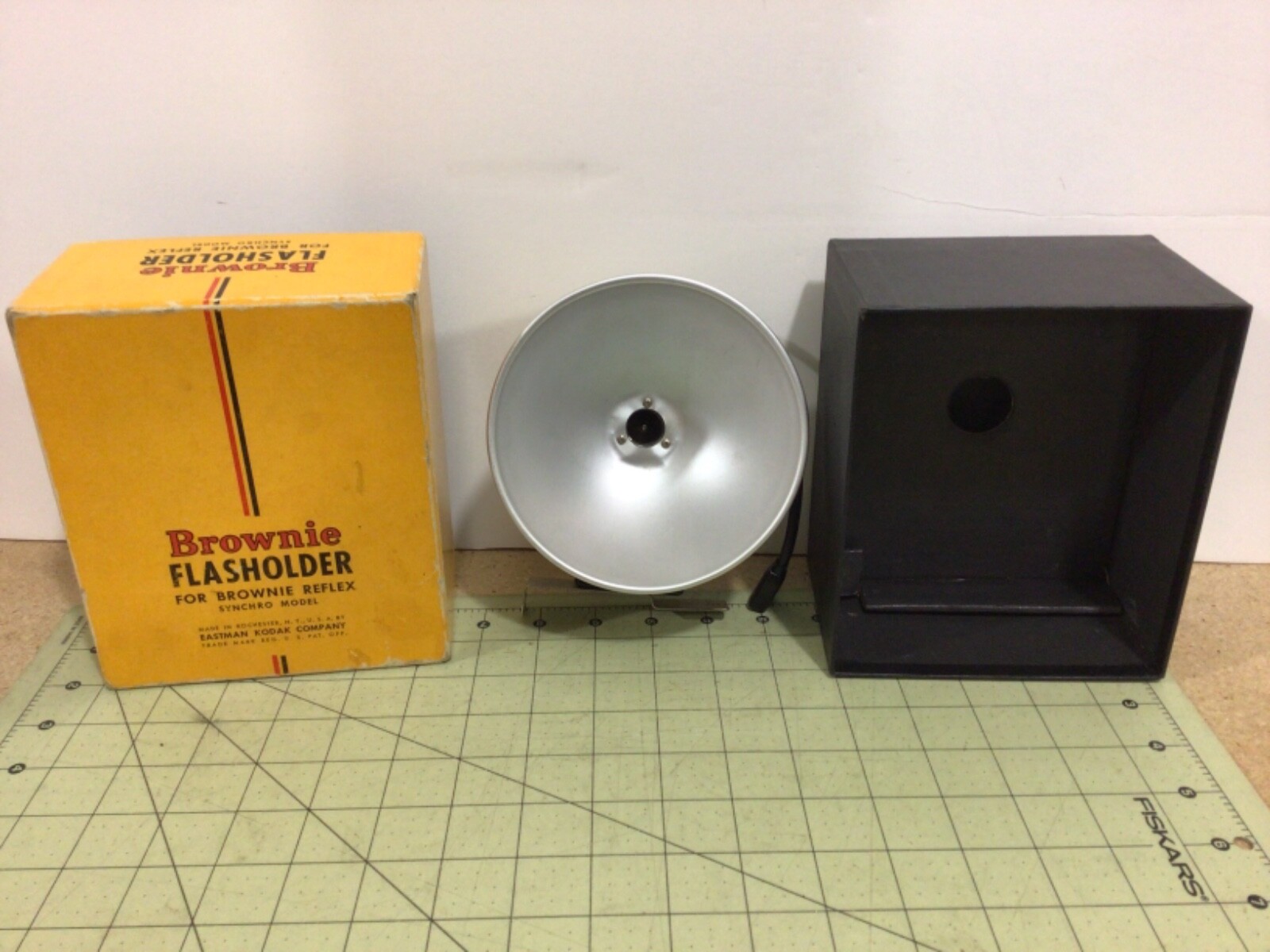 Vintage Eastman Kodak Flasholder for Brownie Reflex Synchro box camera! as-is