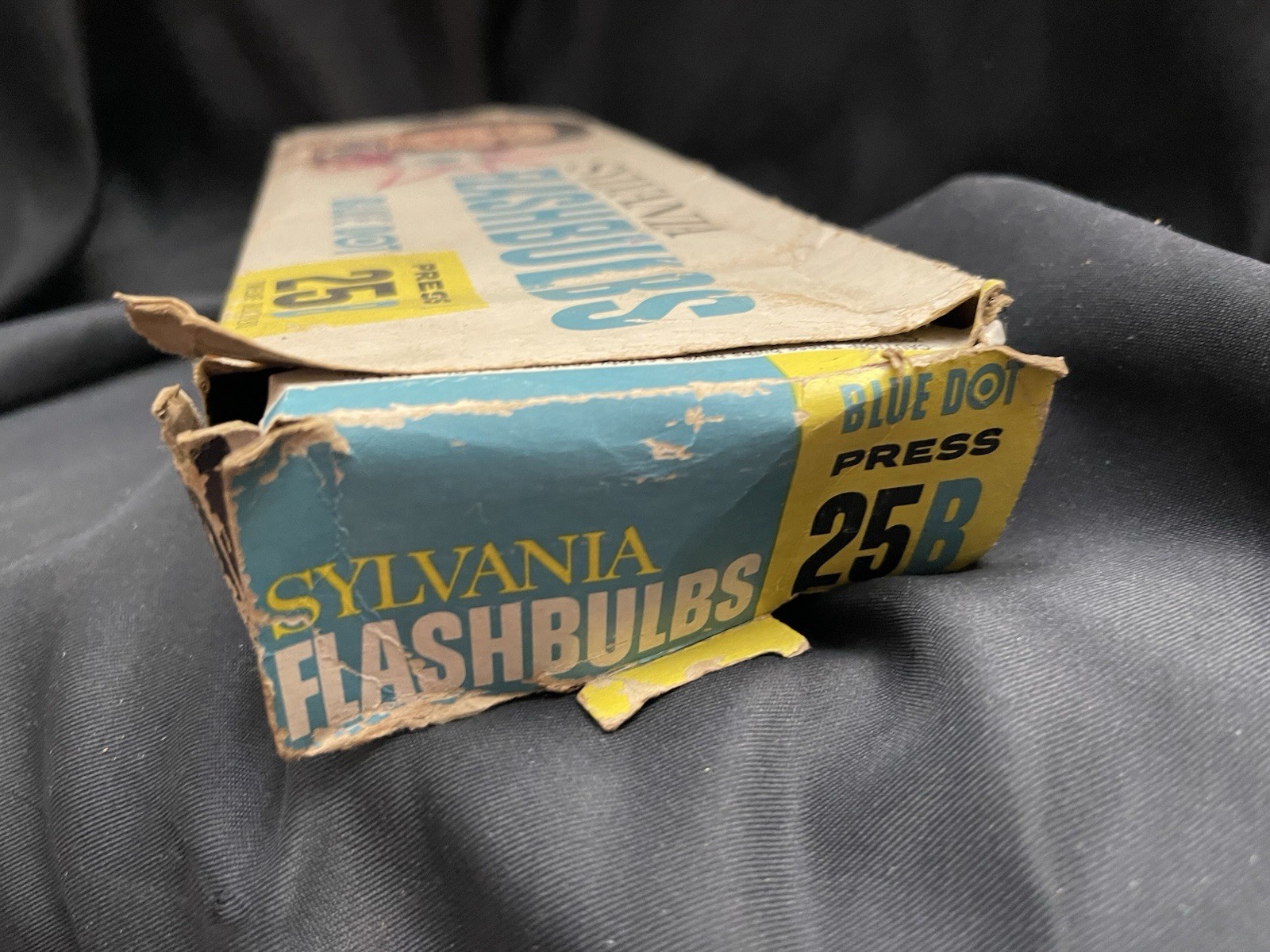 Vintage Sylvania Flashbulbs Blue Dot Press 25B Box w/ Blue Bulbs c1960s