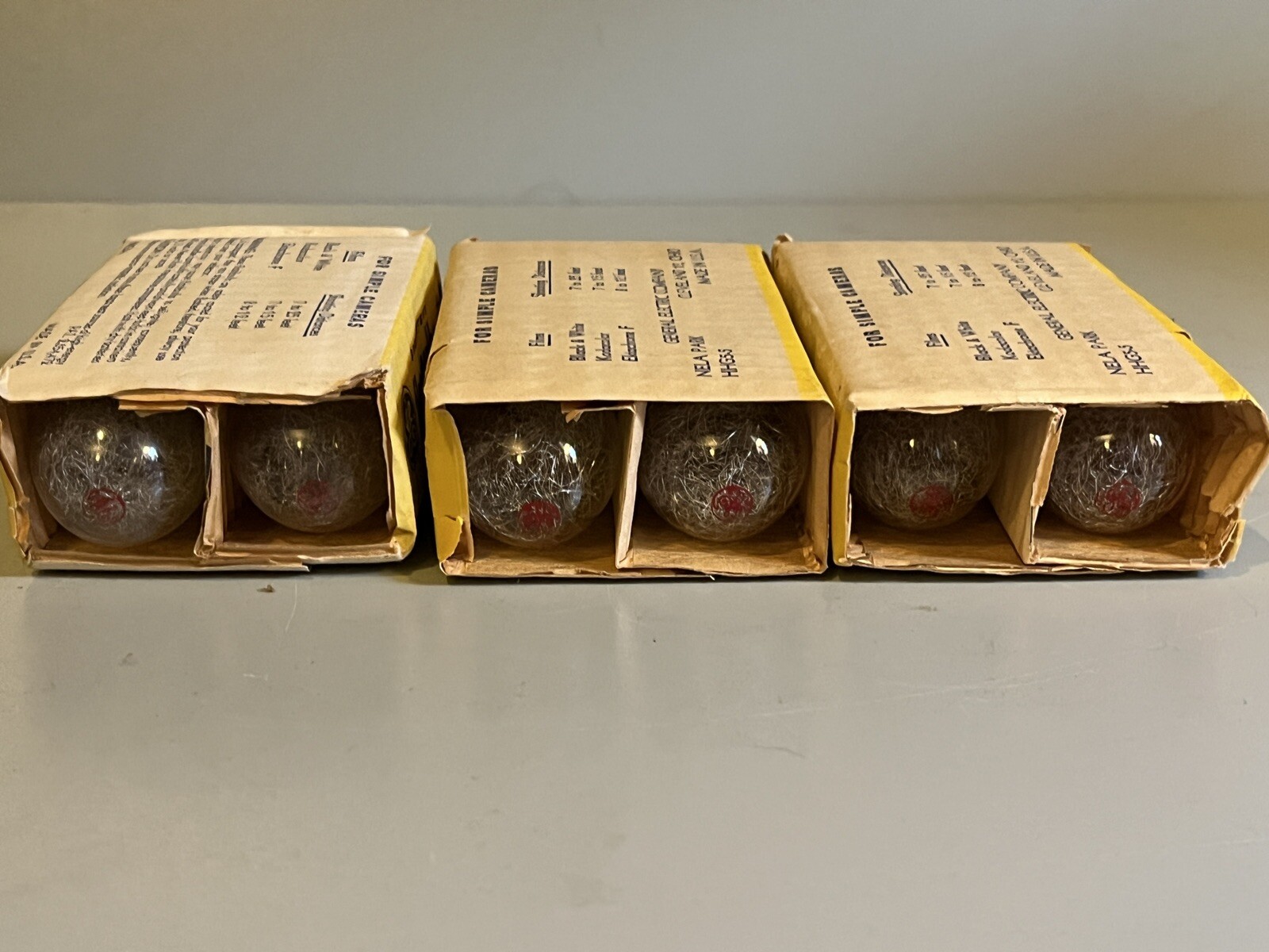 Vintage Camera Flash Bulb Lot: Dura #5, Syl Blue Dot, GE Sure Fire #5, 44 Bulbs