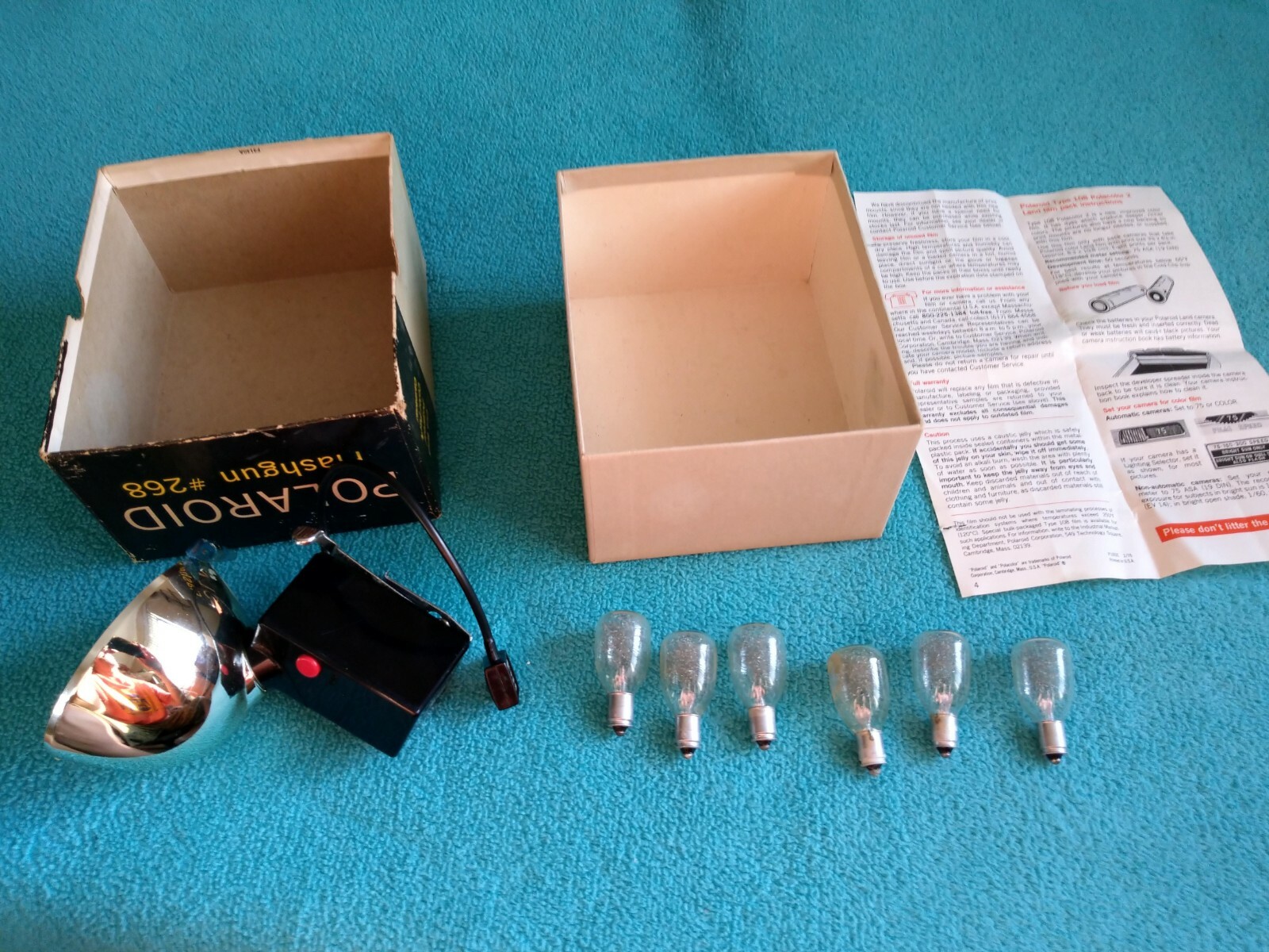Vintage Camera Polaroid Flashgun Model #268 With Original Box and Bulbs.