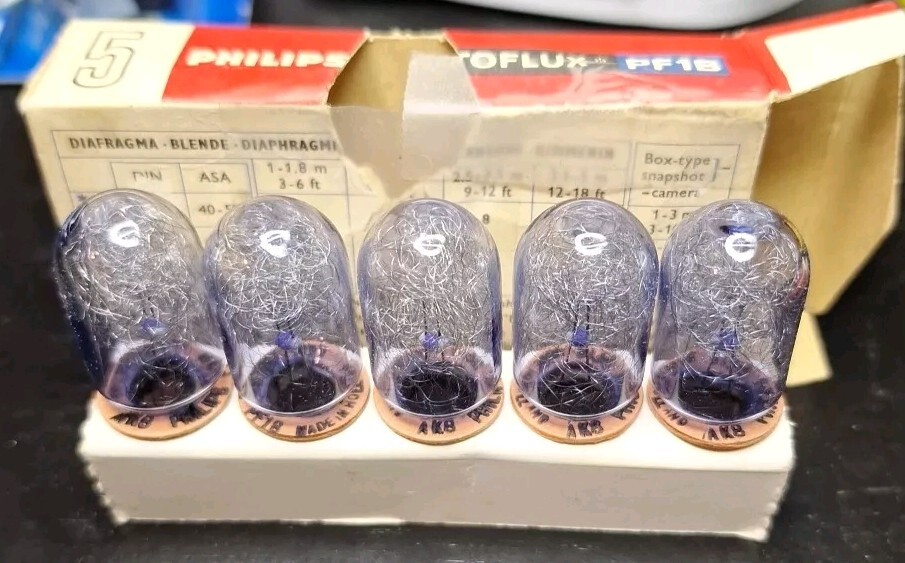 2 Sets of VINTAGE Universal Philips Photoflux PF1B X 10 Bulbs 10 Flashes, NOS.