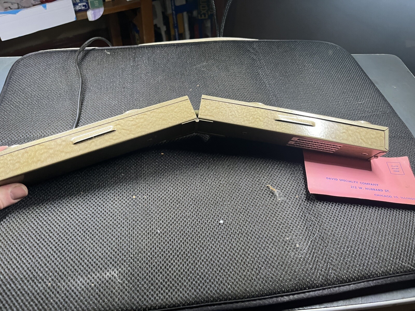 Vintage 4 Light Bar with case (TESTED) BULBS NOT INCLUDED