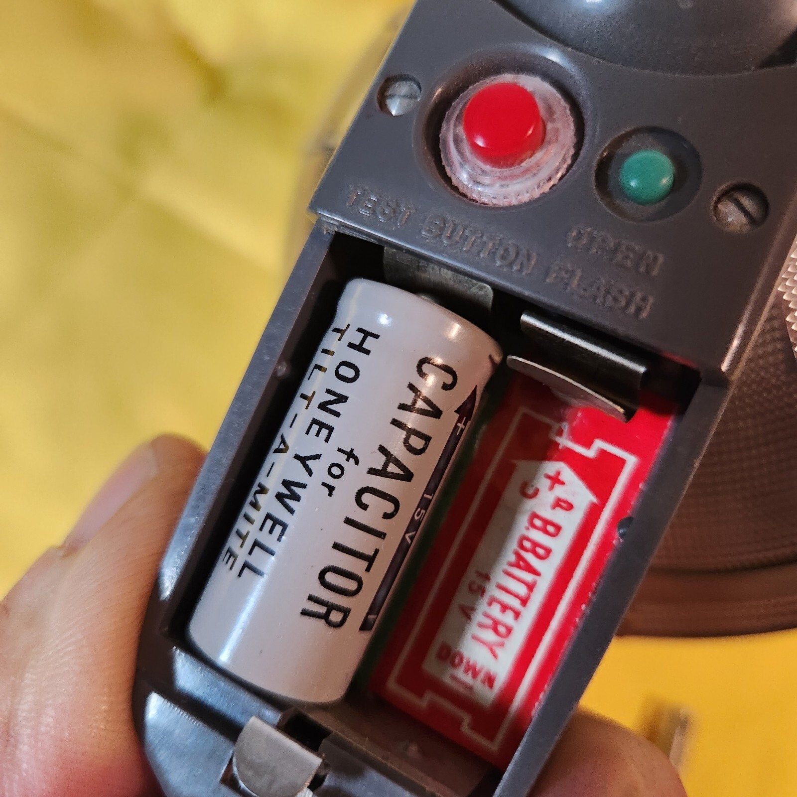 Vintage Honeywell Heiland Tilt-a-Mite Camera Flash *UNTESTED* 15v Bat Required