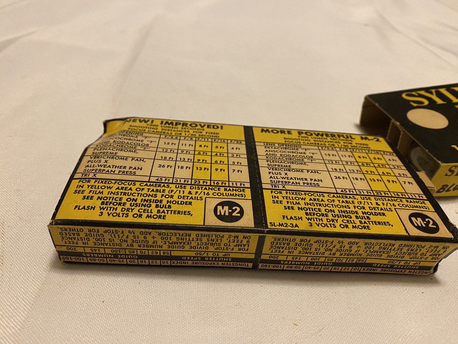 KODAK FLASHOLDER PLUS 16 SLYVANIA BLUE DOT FLASH BULBS