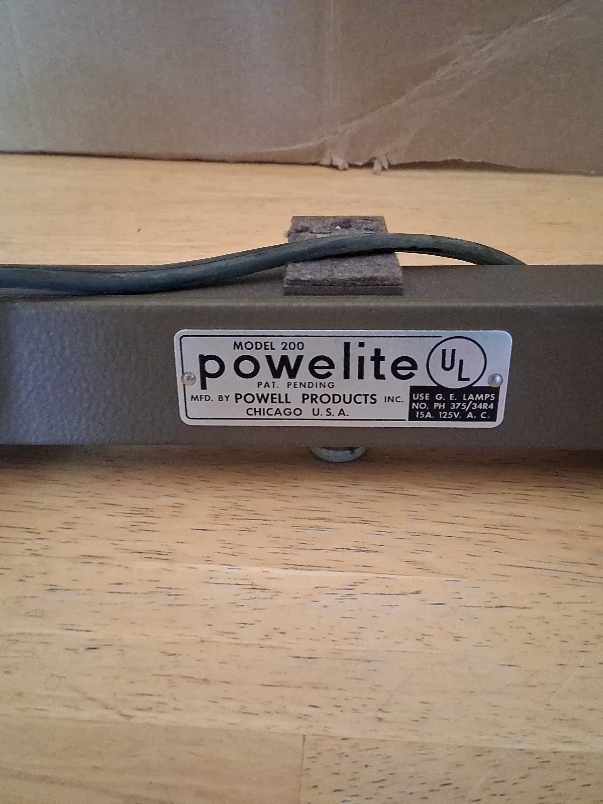 Vintage Powelite Model 200 Photography Portable Studio Light Bar W/ bulbs
