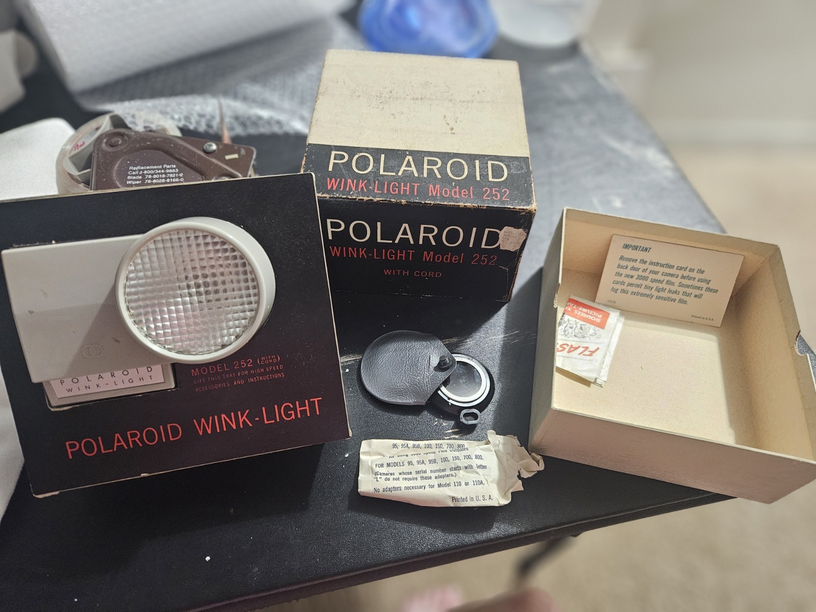 VINTAGE POLAROID WINK-LIGHT MODEL 252 EXTERNAL FLASH UNIT W/ORIGINAL BOX