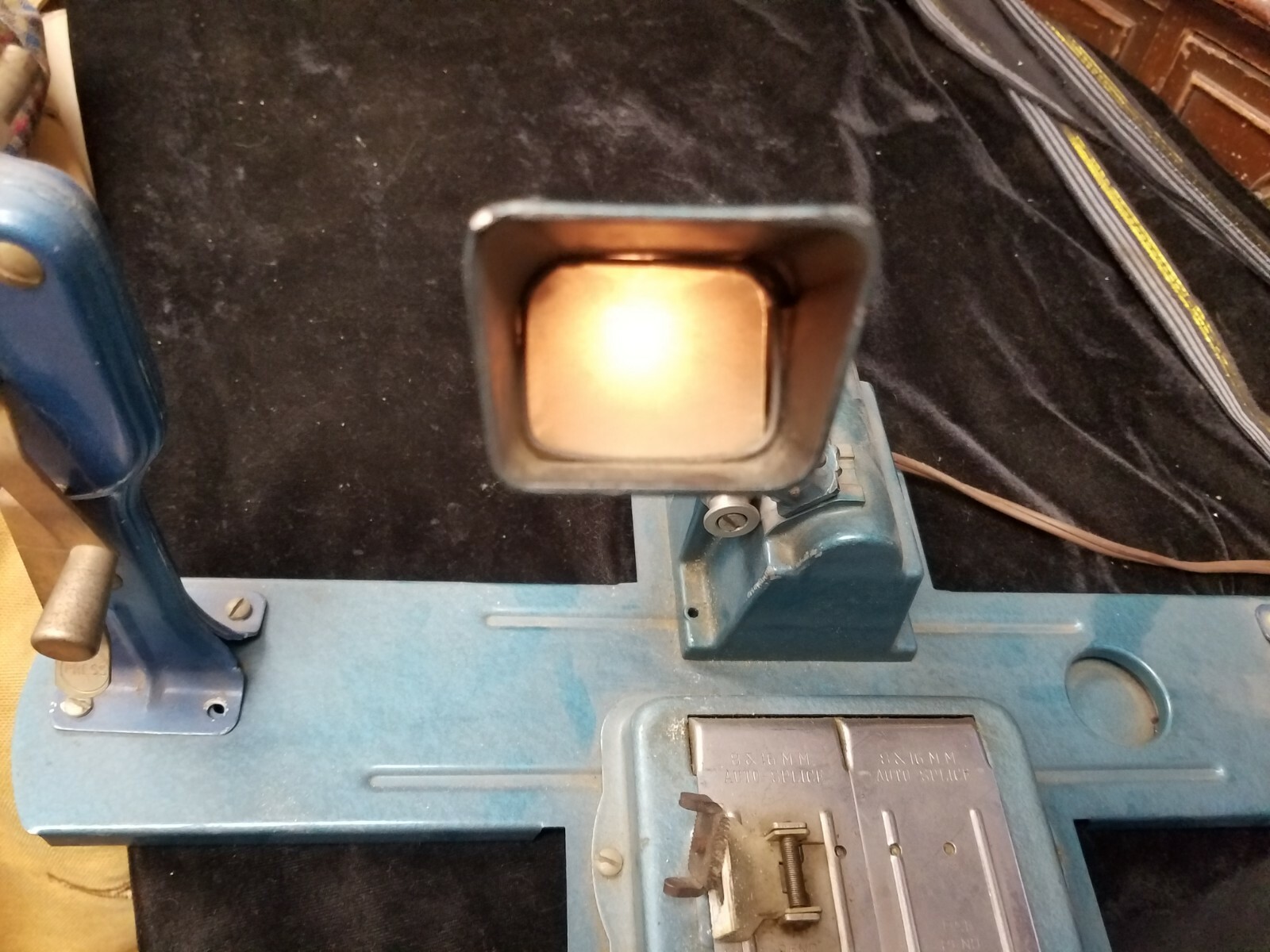 Vintage MANSFIELD Lighted 8mm Film Editor w/ Instructions 18″ Long