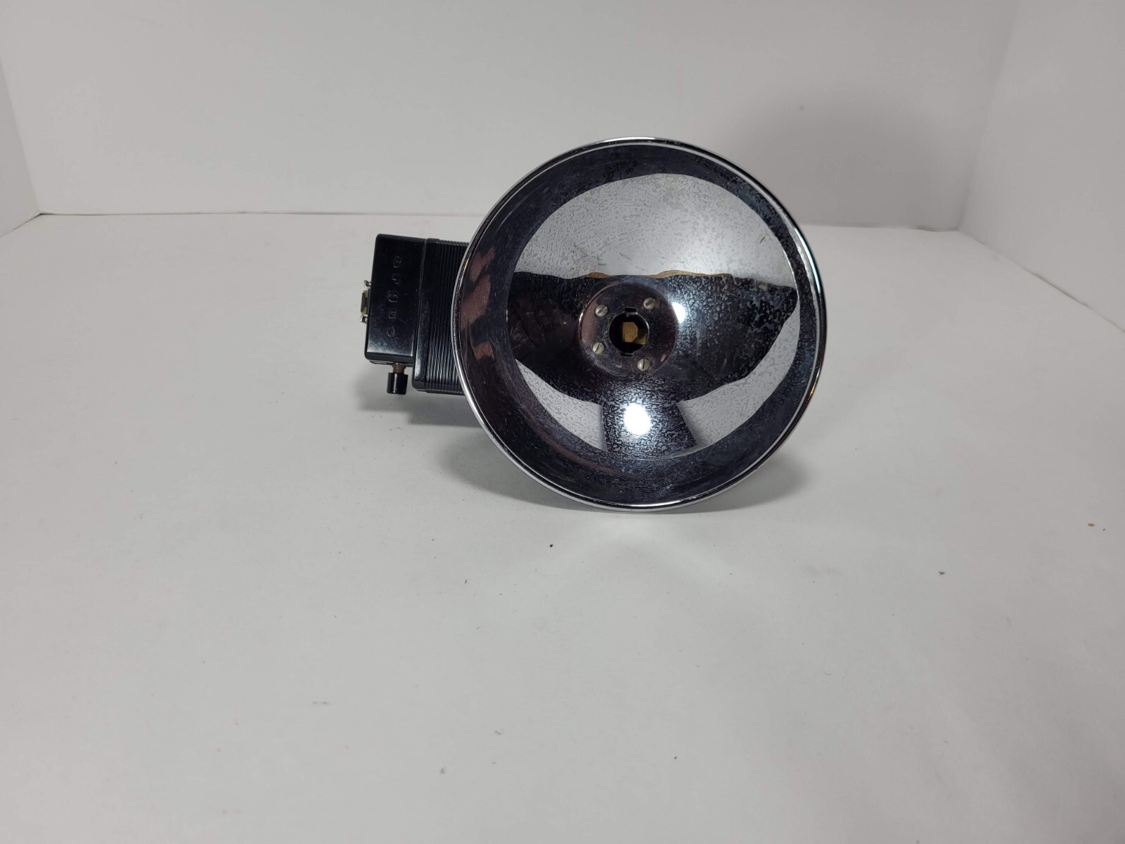 Argus Flash Bulb Holder Vintage Fits on Early Cameras Two Prong Bayonet Contact