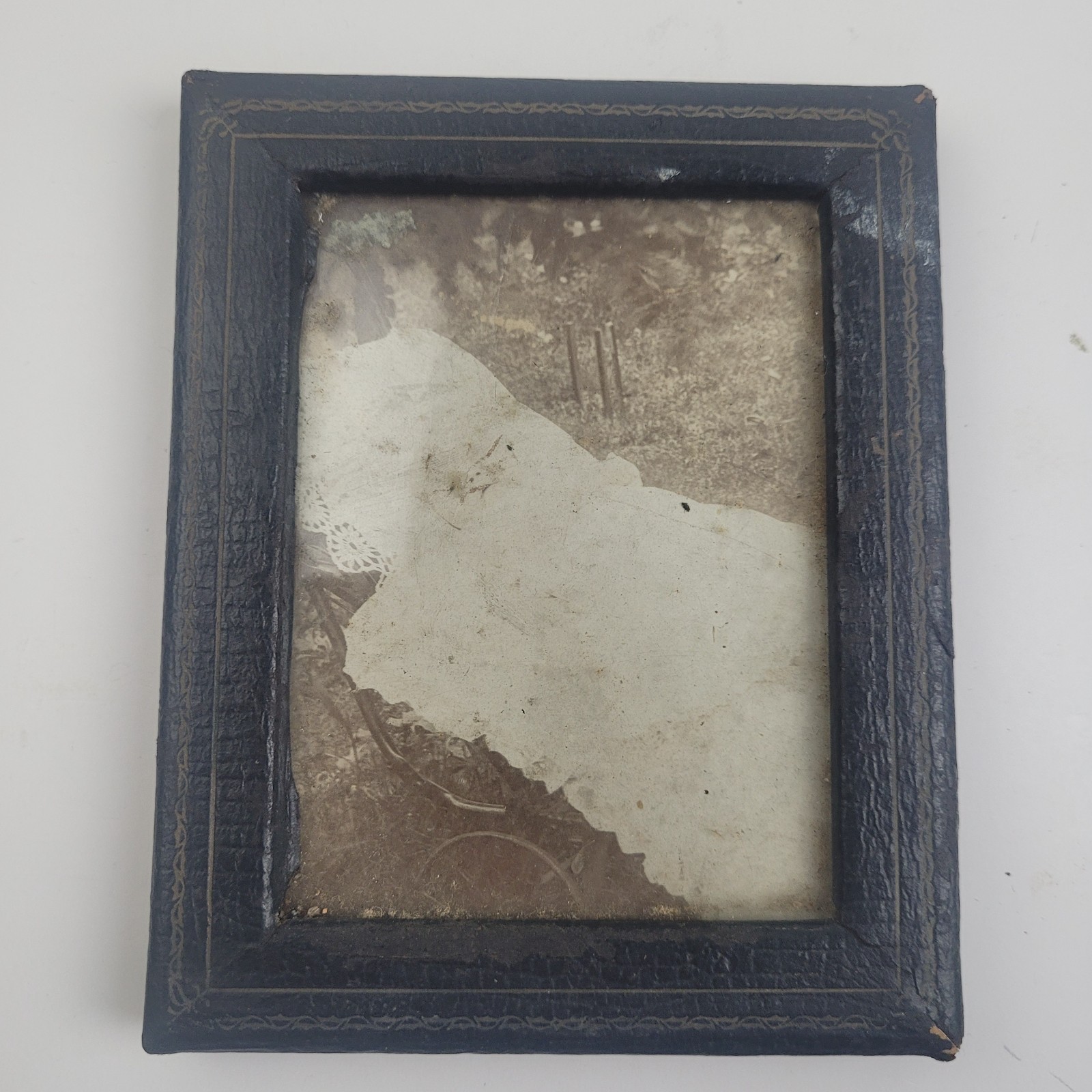Vintage leather covered frame for 3 1/4″ x 5 1/2″ + Antique Photo