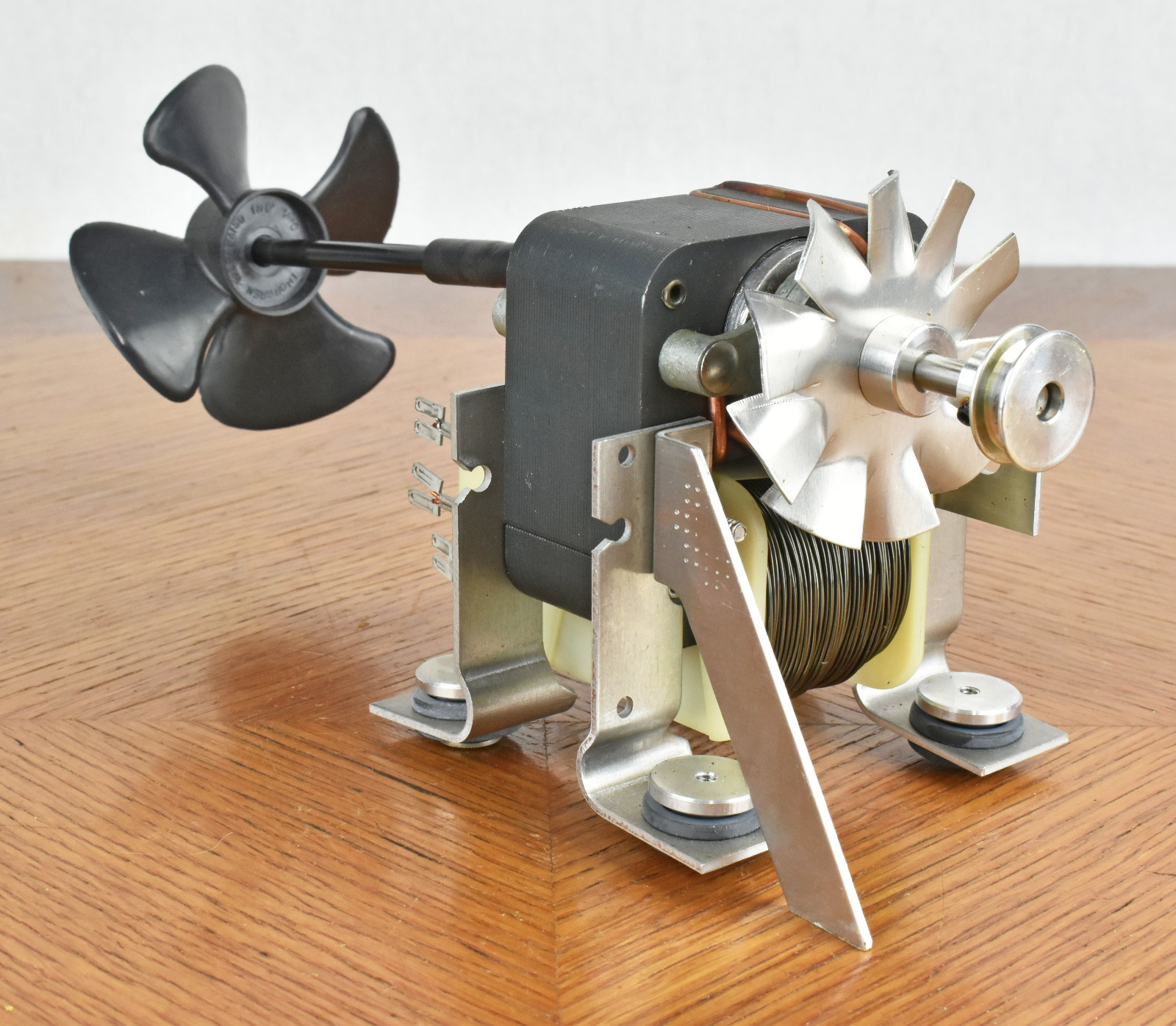Drive Motor and Fan Replacement Part for Bell & Howell MX60 8mm Projector