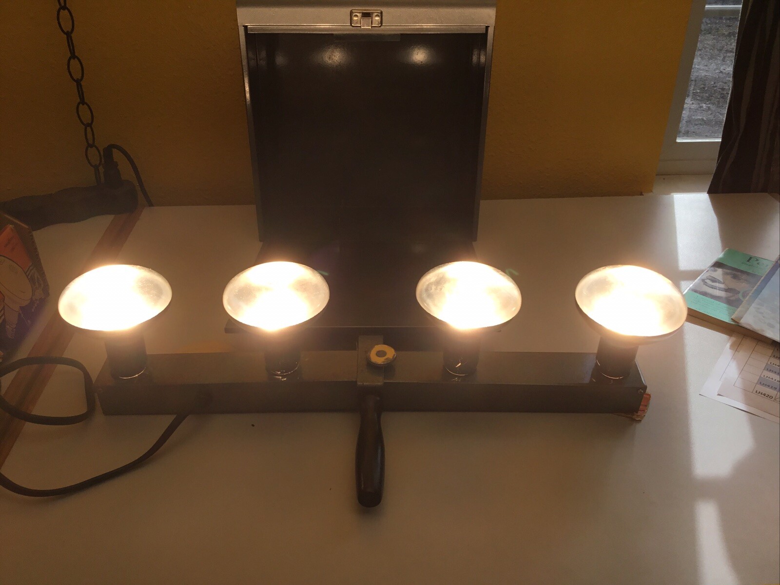 Vintage Tower Sears Roebuck Photo Movie Light Bar 6673 w/bulbs