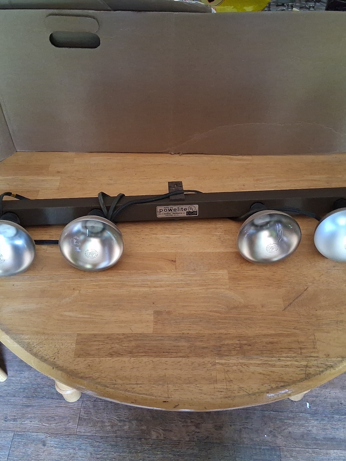 Vintage Powelite Model 200 Photography Portable Studio Light Bar W/ bulbs