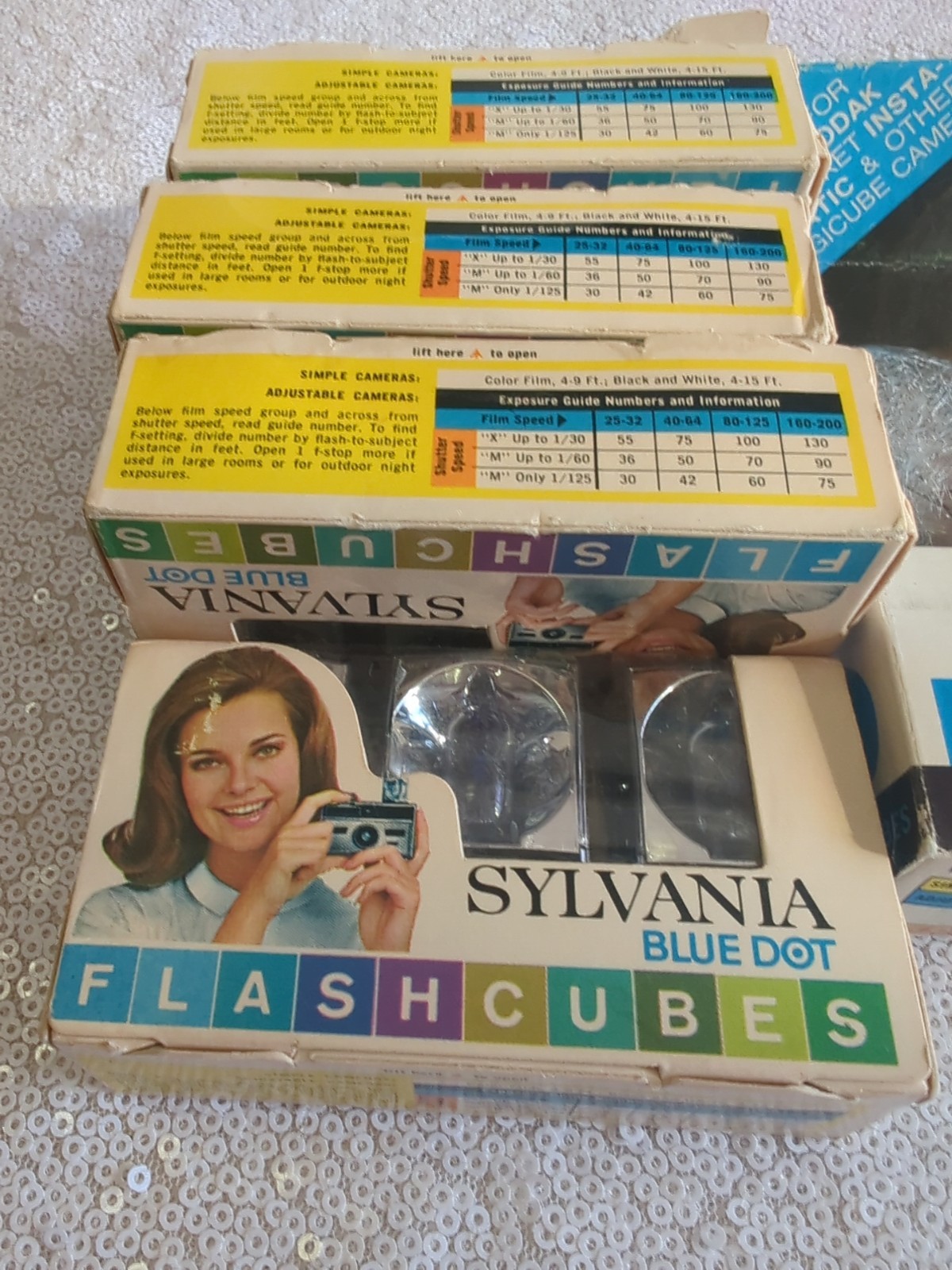 Lot Of 6 Flash Cubes Sylvania Blue Dot