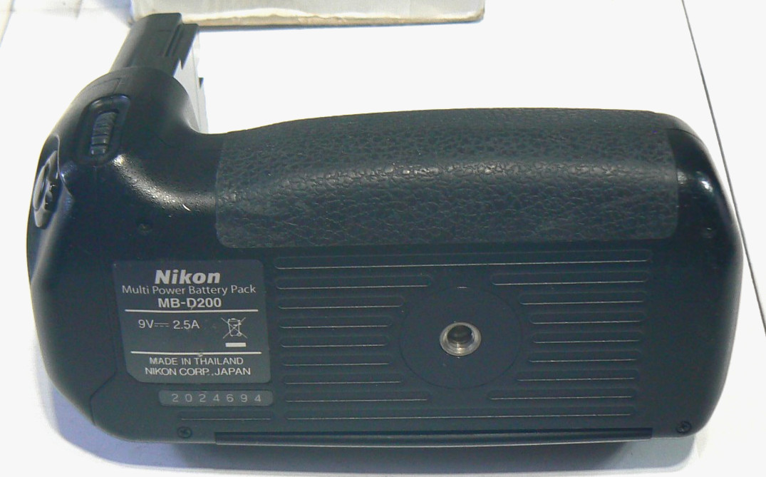Nikon MB-D200 Multi Power Battery Pack Grip with Battery Tray BB