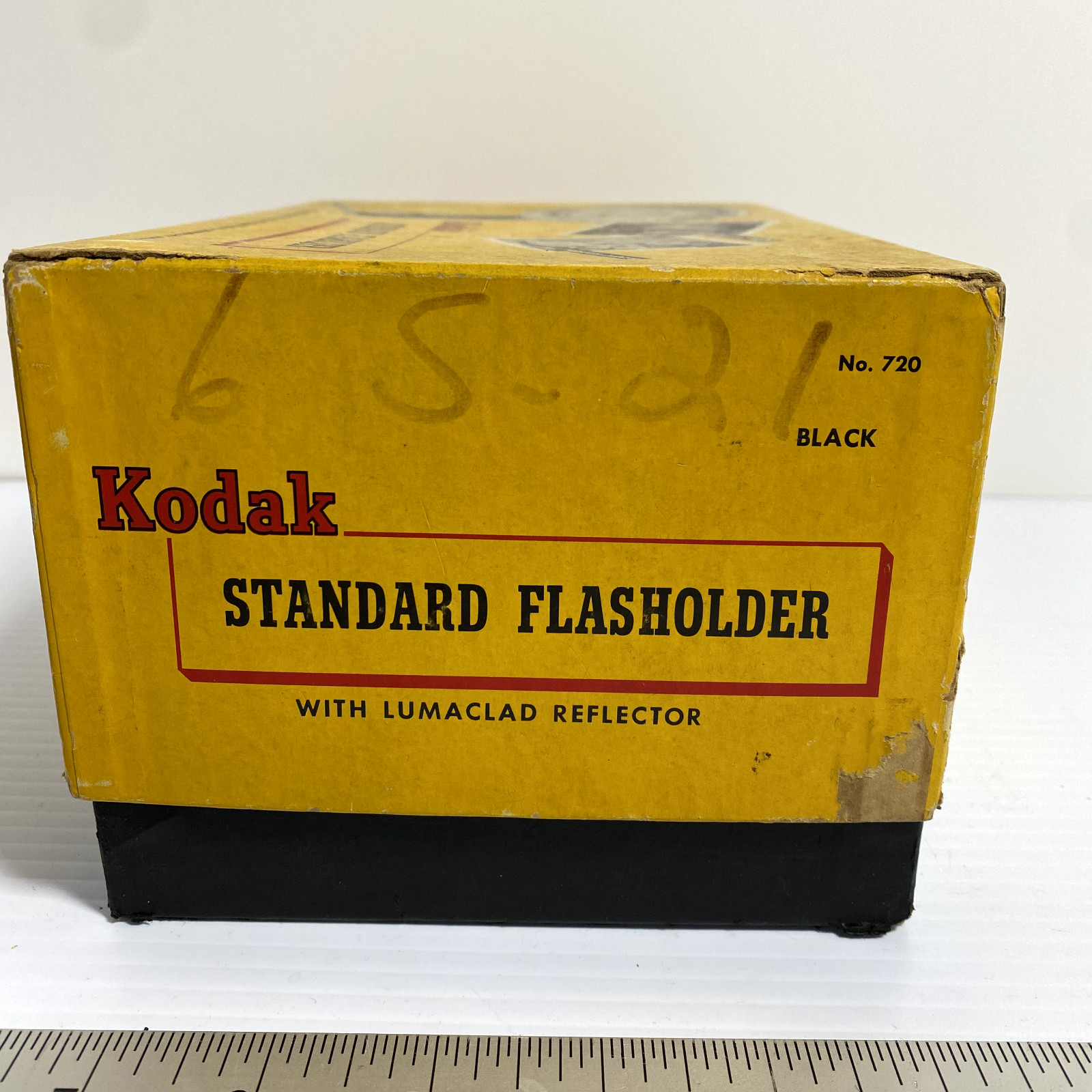 vintage Kodak STANDARD FLASHHOLDER in original box + GE Flash Bulbs (untested)
