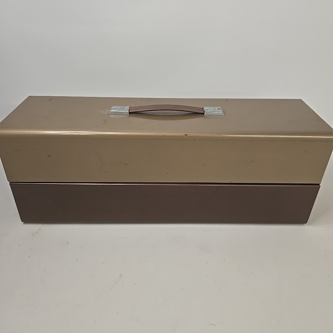 Vintage Movie Light Bar Case Tested 3 Bulbs Filming Photography (One Bulb Out)