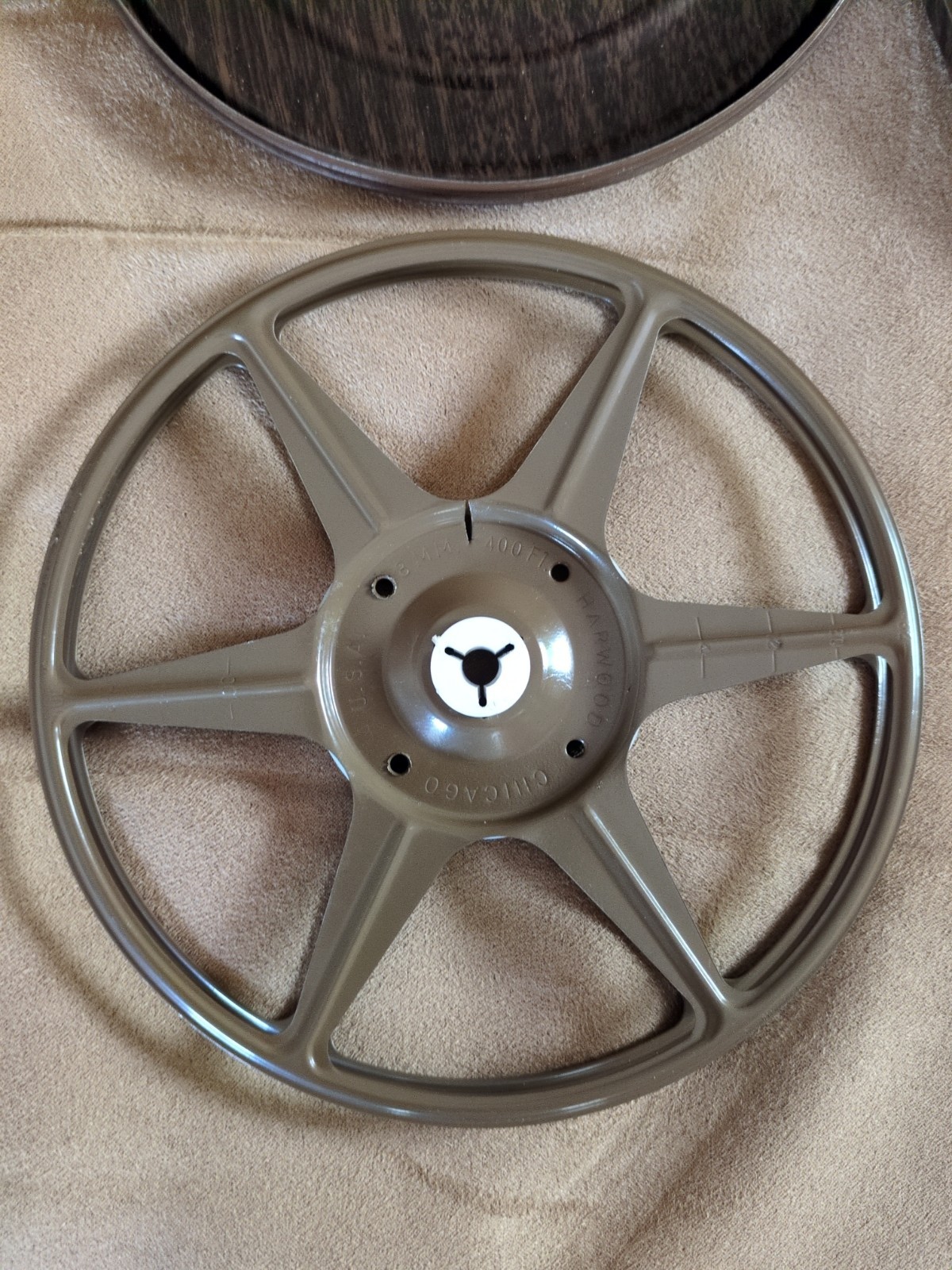 Vintage Harwood Super 8 mm Reel And Can Flip Top Dual Automatic Take Up 7″ Dia.