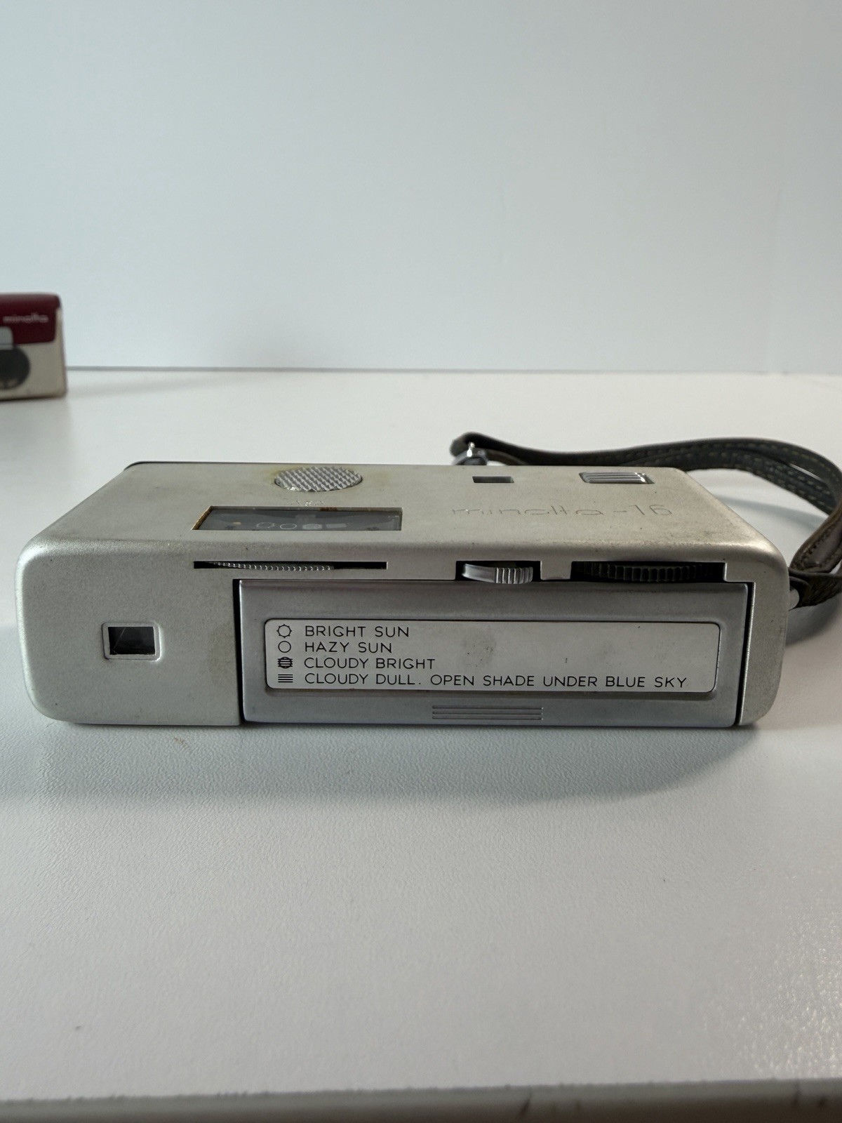 Vintage Minolta – 16 Model-P Camera & MG-S Cube Gun