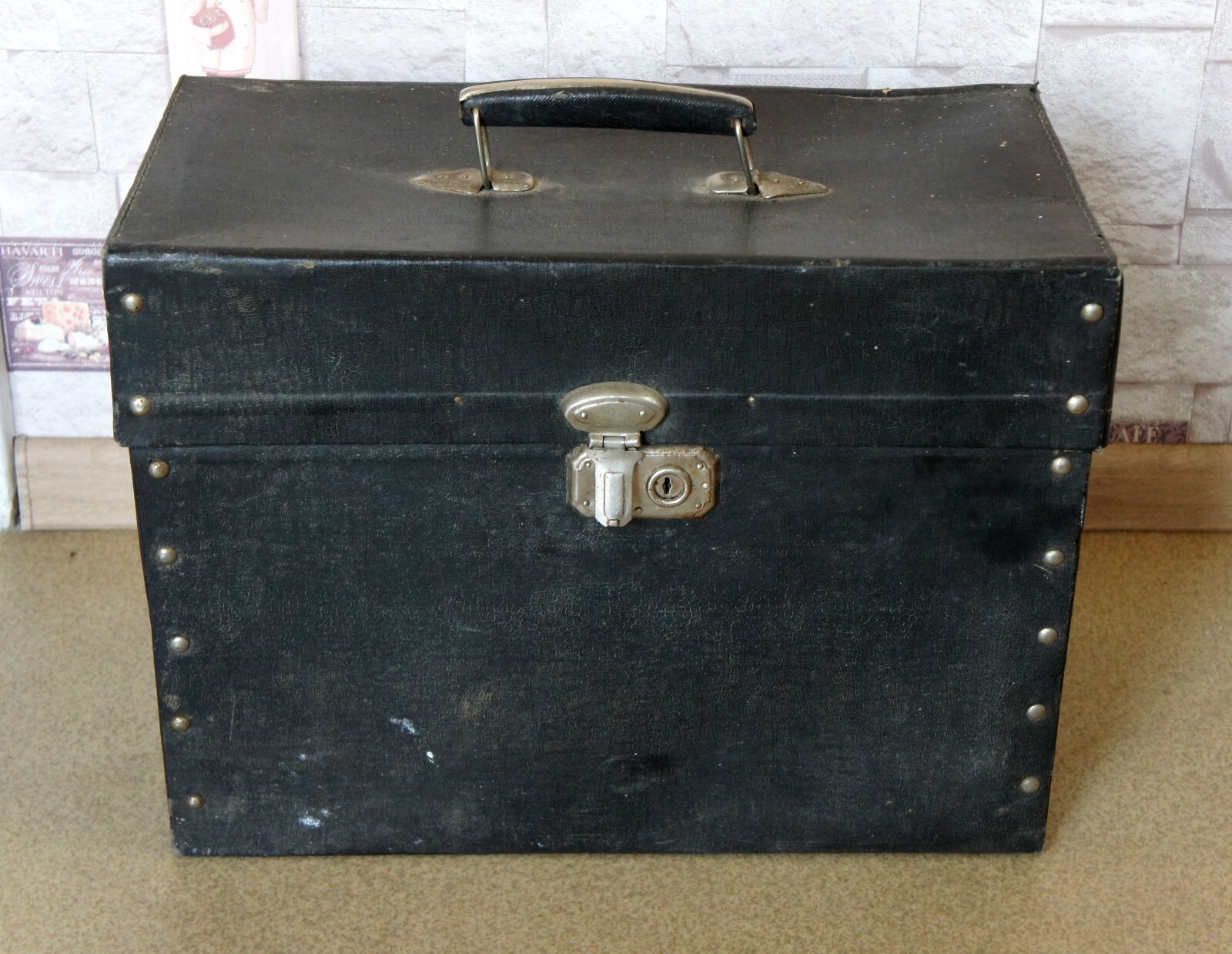 ORIGINAL HARD HEAVY CASE FROM CINE MOVIE CAMERA OR OTHER EQUIPPMENT