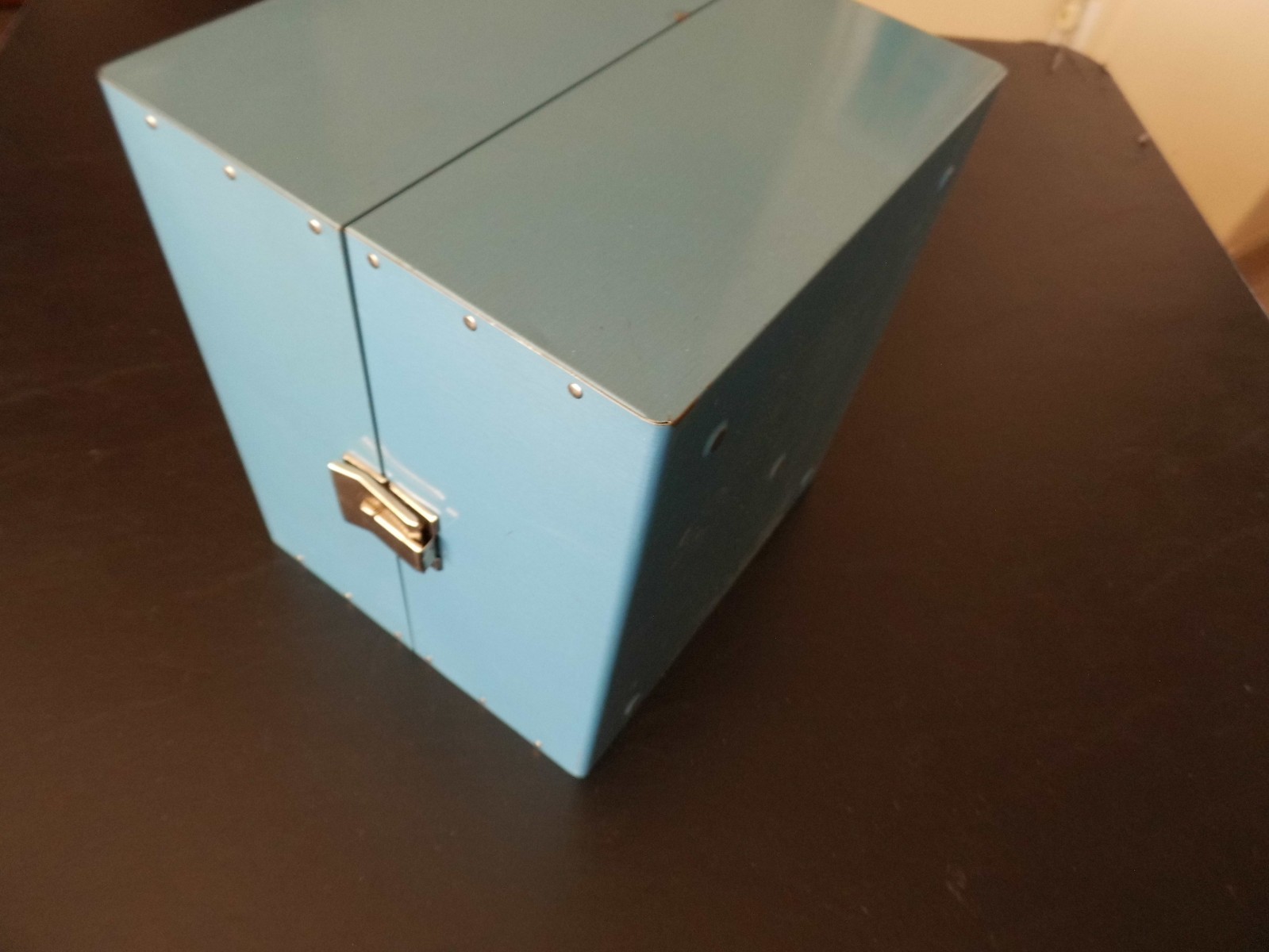 (GRB-16) Vintage Super 8 /8mm Hinged Metal Film Reel Storage Box Blue 8 by 9
