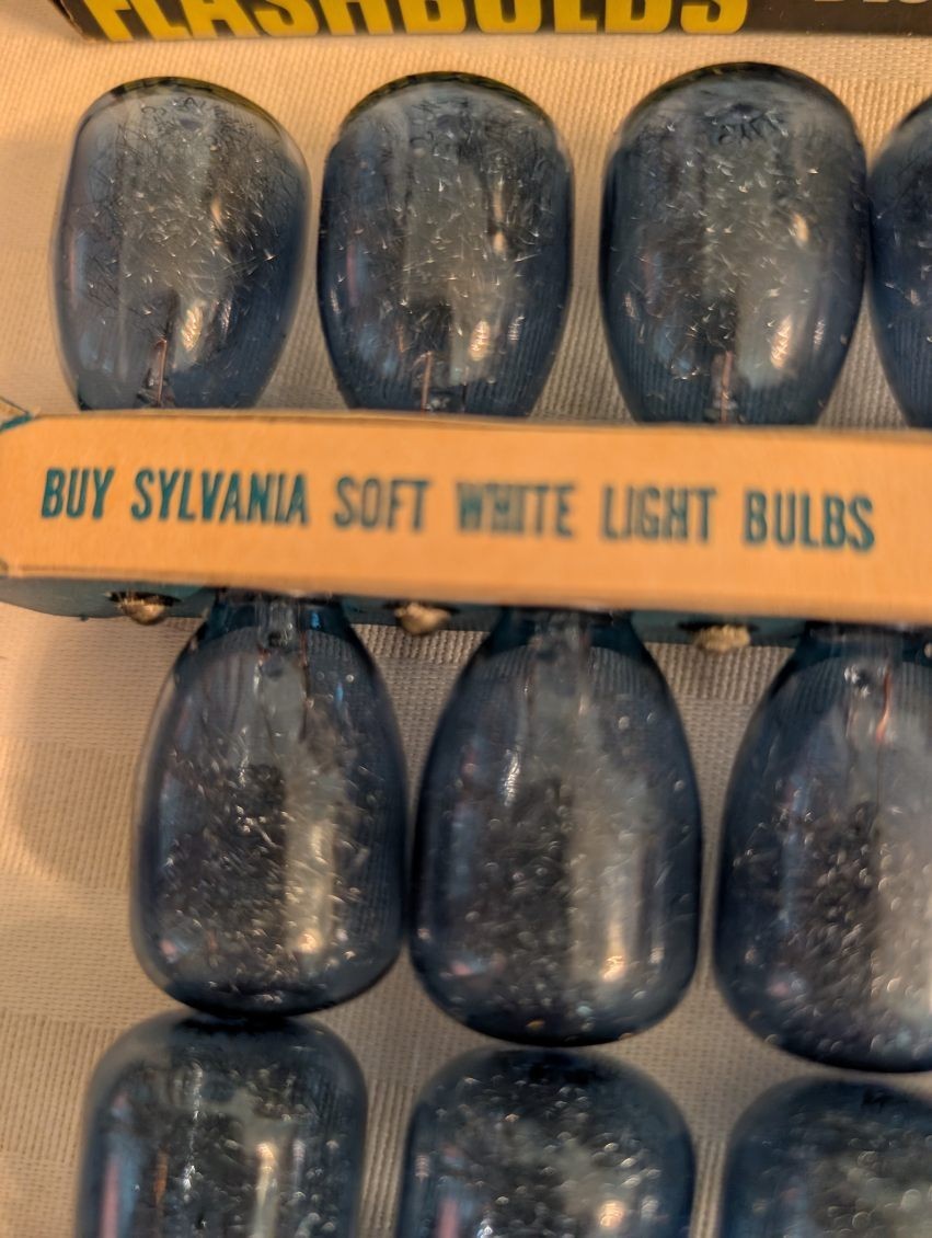 3 Boxes Sylvania Blue Dot Flash Bulbs M3B 12 Blue Untested – 2 full; 1 partial