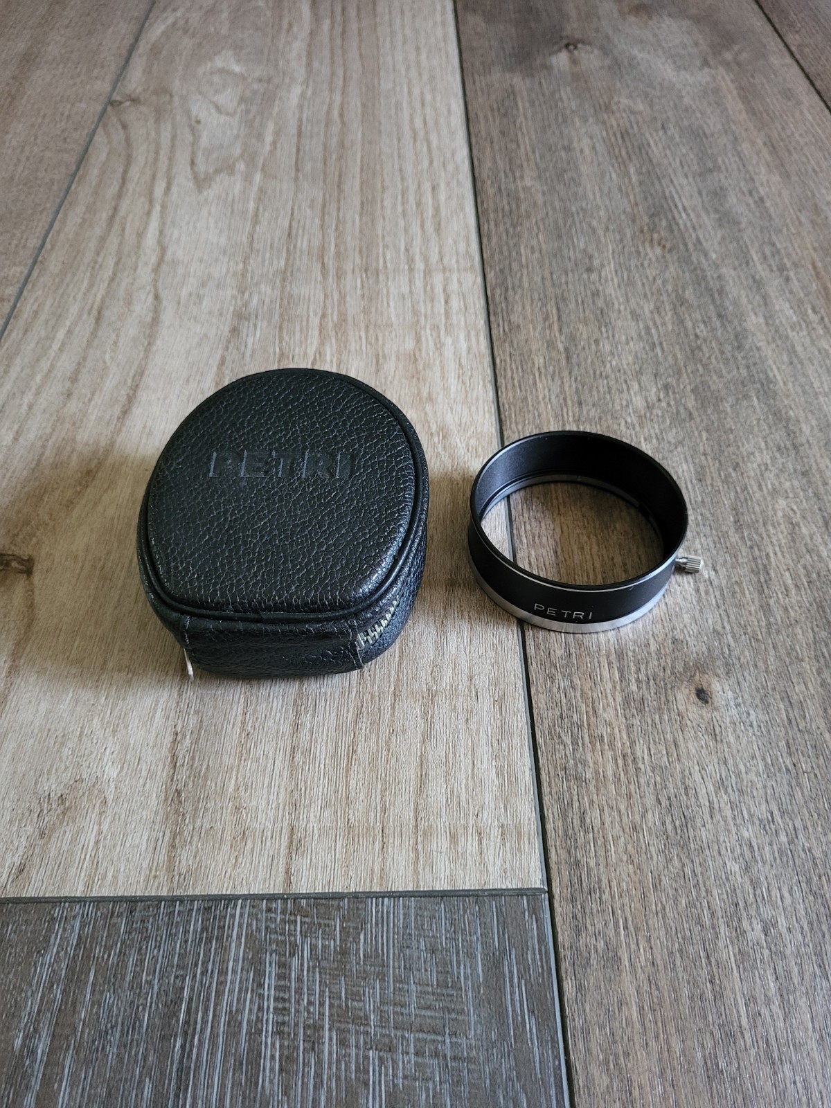 Petri 5.4cm Metal Clamp on Lens Hood with Case 7s In Good Condition