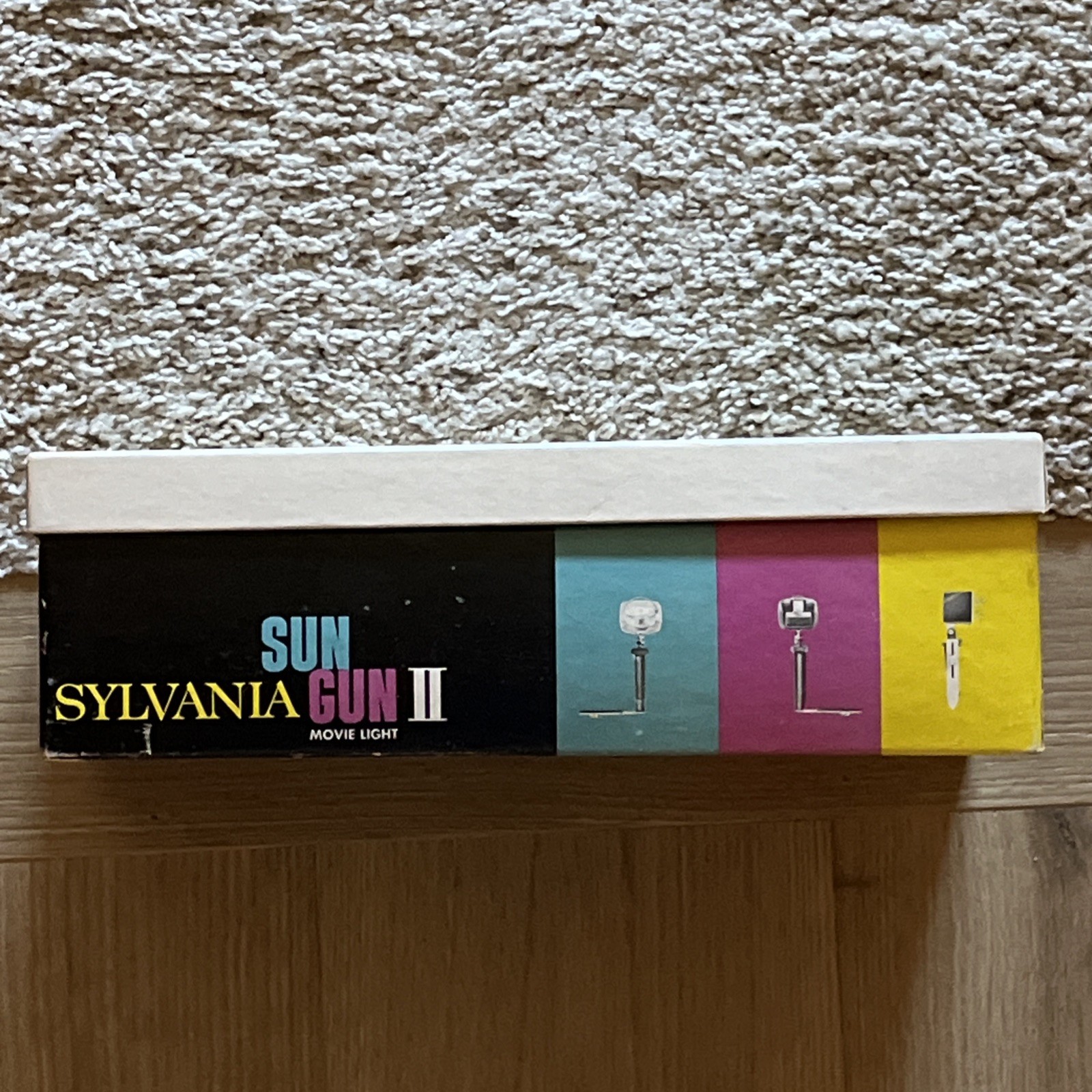 VINTAGE SYLVANIA SUN GUN II MOVIE LIGHT MODEL SG-55, Box And Instructions