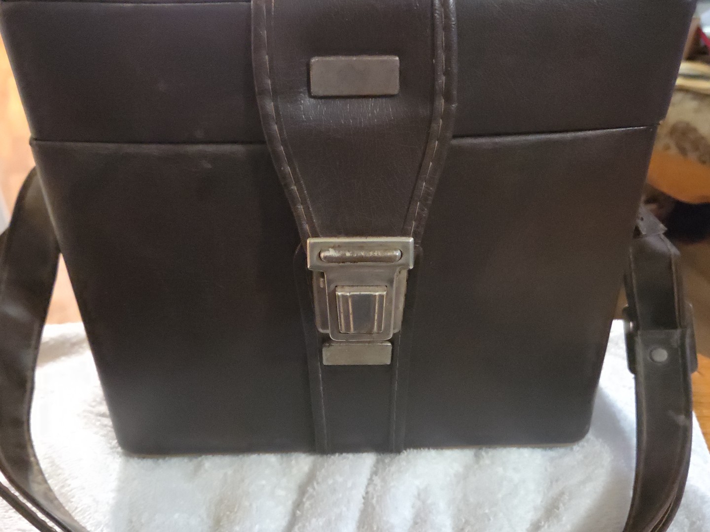 Vintage 1970’s Brown Leather Camera Bag & Camera with Shoulder Strap. 9x5x6.5.
