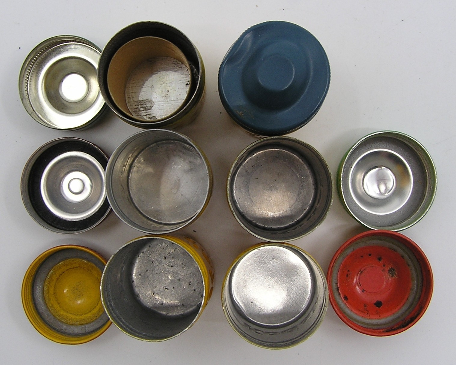 10 Vintage Kodak Embossed 35 MM Metal Tin Film Empty Canisters & 4 Films