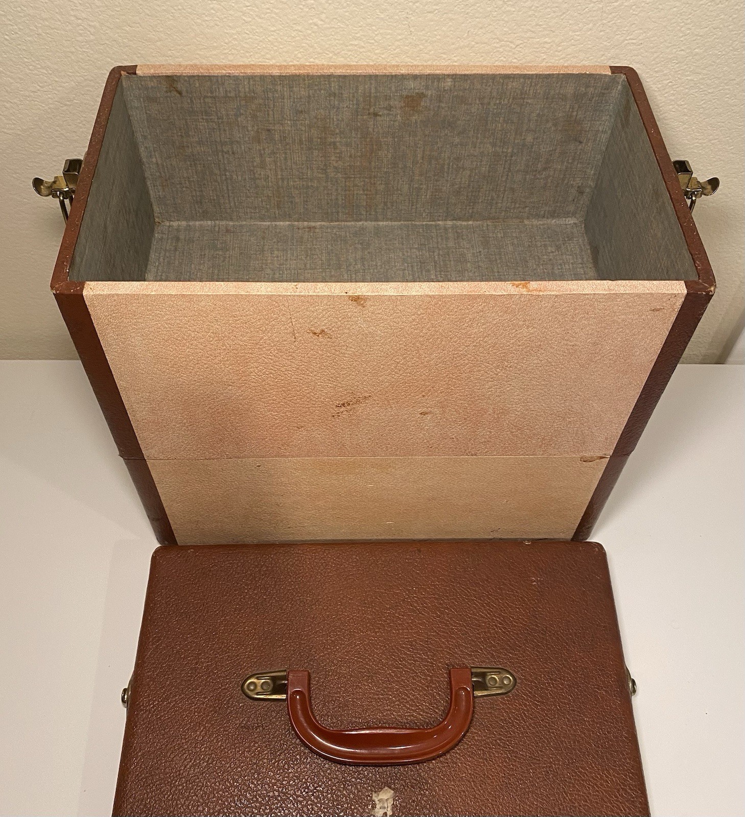 Vintage Barnett & Jaffe Baja Slide Carrying Case Red 2 Level Stackable Case