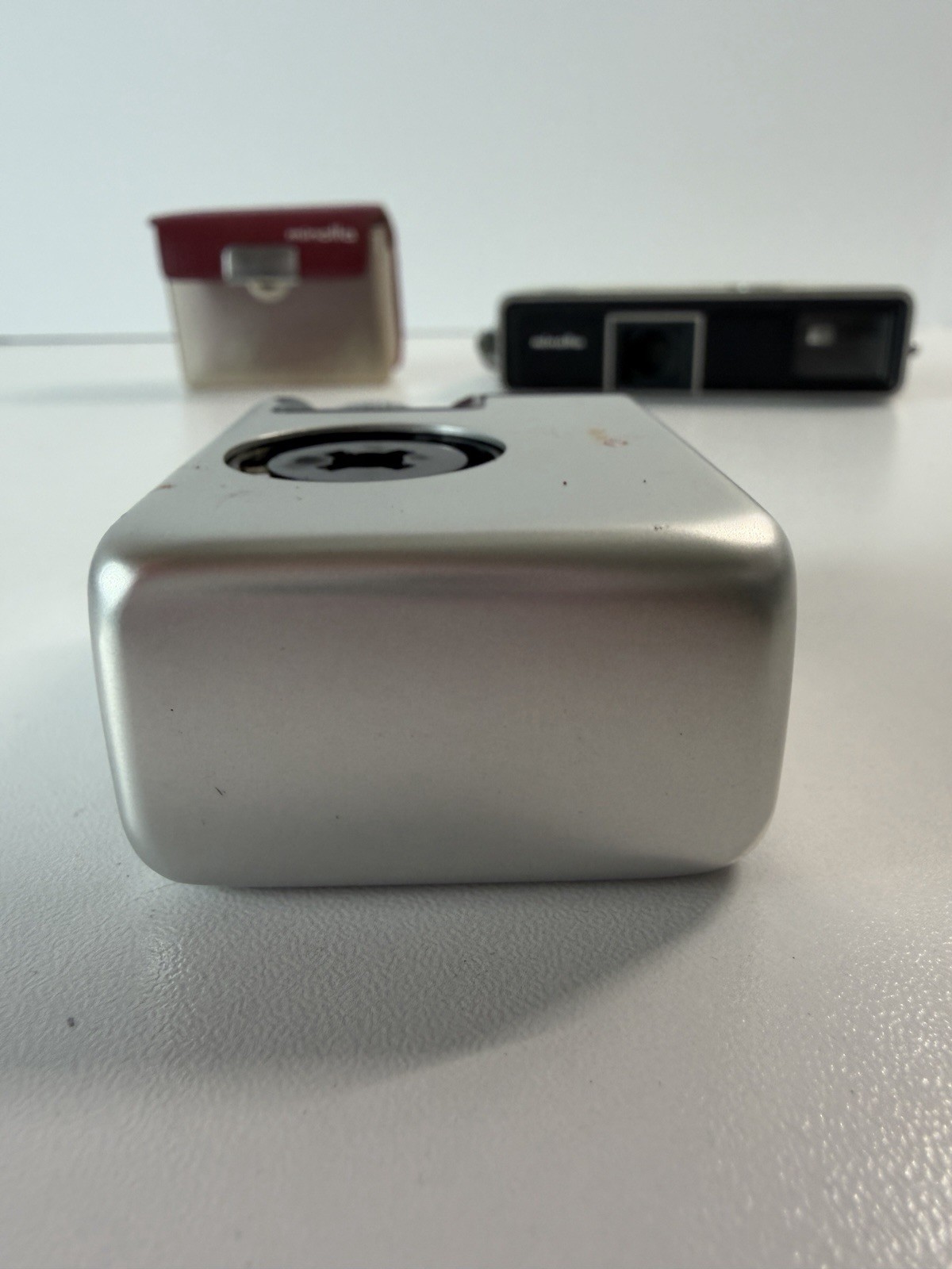 Vintage Minolta – 16 Model-P Camera & MG-S Cube Gun