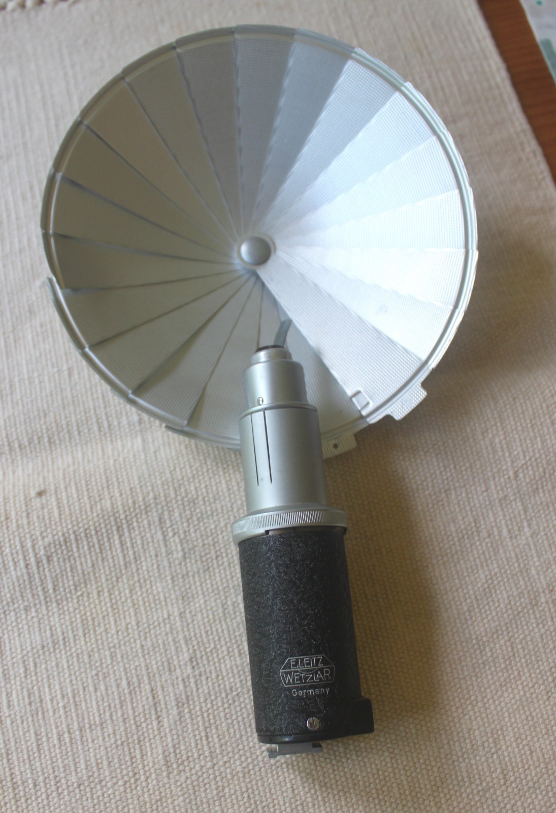 Vintage E. Leitz Wetzler Synchronblitzer Flash Unit/Boot for Leica