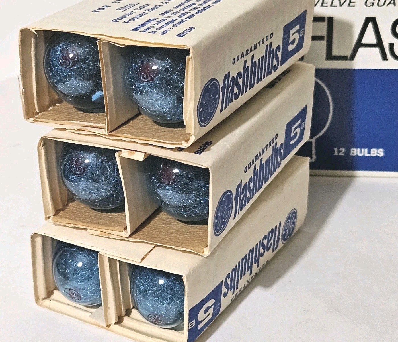 Vintage General Electric GE 5B Camera Flash Bulbs Blue Box of 12 – NOS