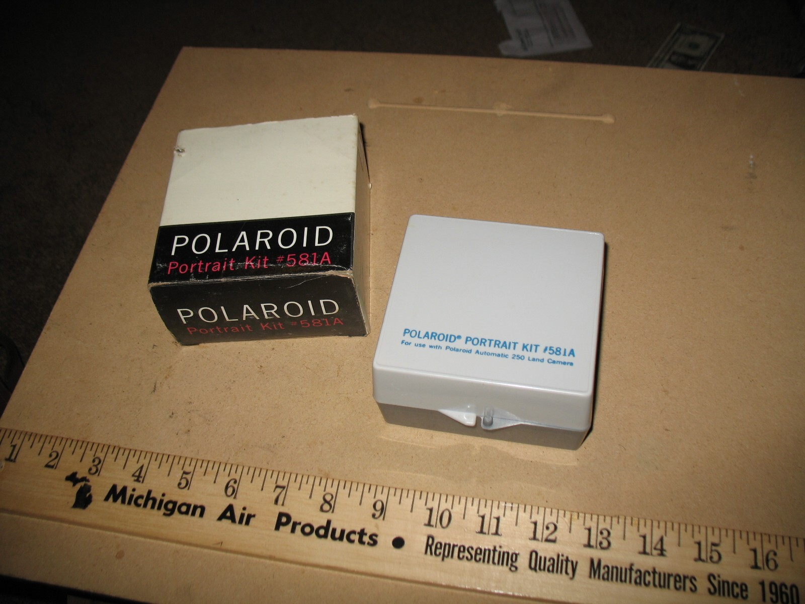 VTG NOS POLAROID 250 PORTRAIT KIT #581A FOR COLOR PACK CAMERAS