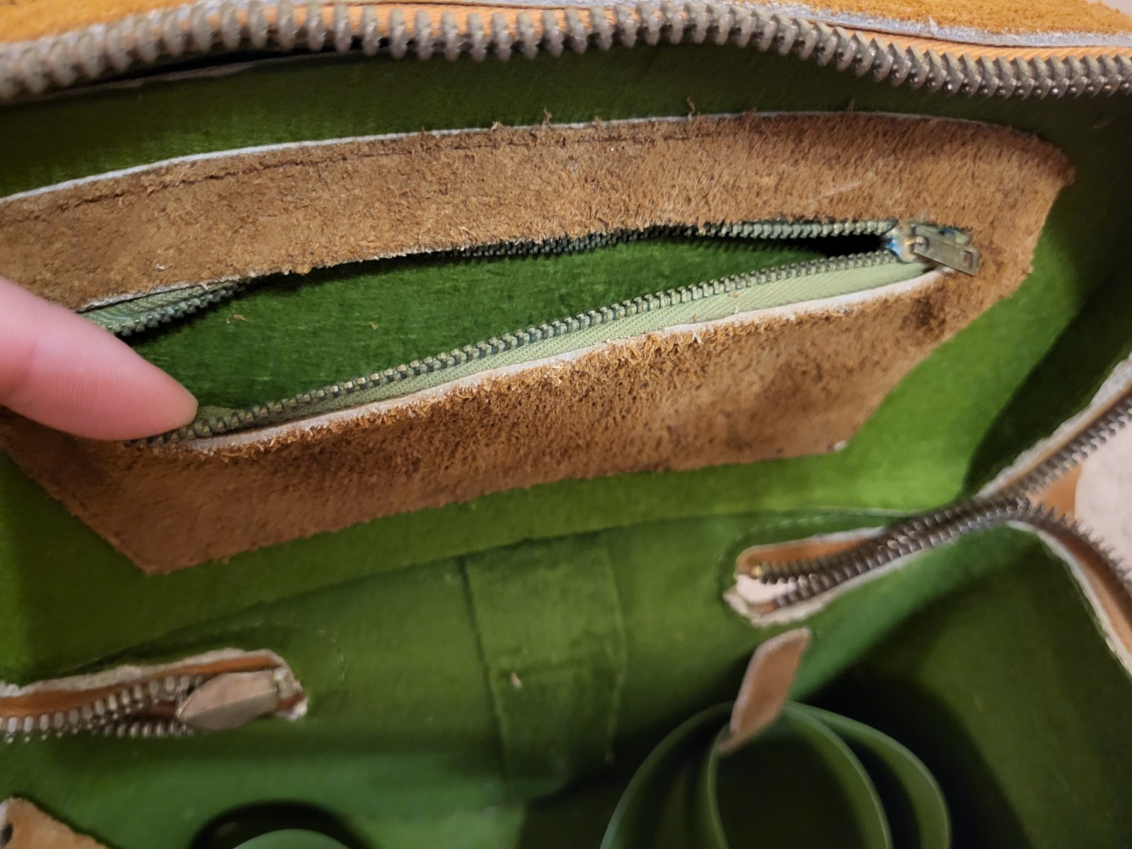 Coast Camera Bag Top Grain Genuine Cowhide Suede Made USA Zip Green Interior VTG